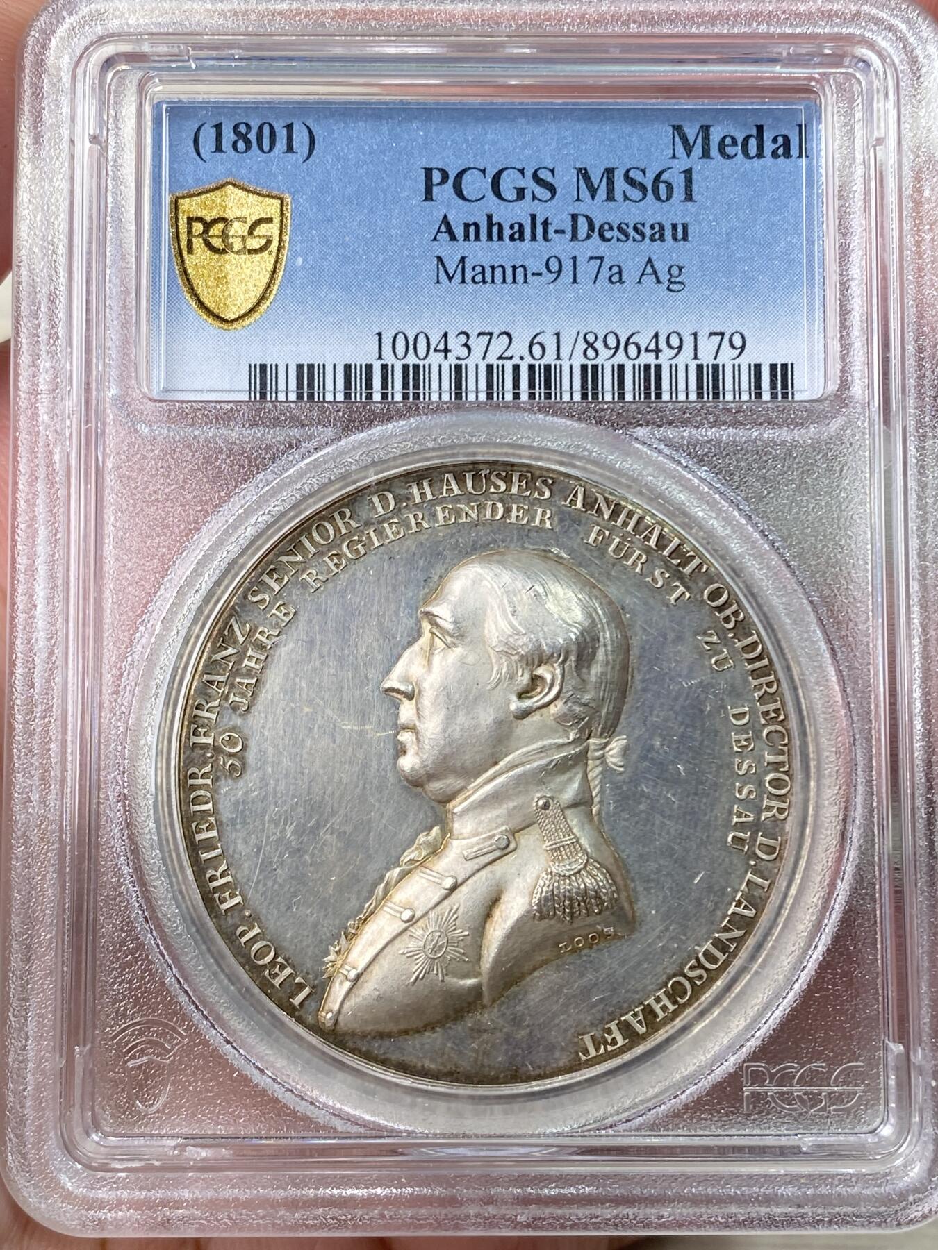 万国钱币拍卖第062期 PCGS MS61 1801年德国安哈尔特-德邵公国利奥波德·弗里德里希·弗兰茨公爵执政50周年纪念大银章 罕见德国小邦高浮雕名誉品种 背面密涅瓦女神手扶德邵盾徽 代表安哈尔特的棕熊卧在女神旁 淡金彩PCGS唯一冠军分 44.11MM 33.6G