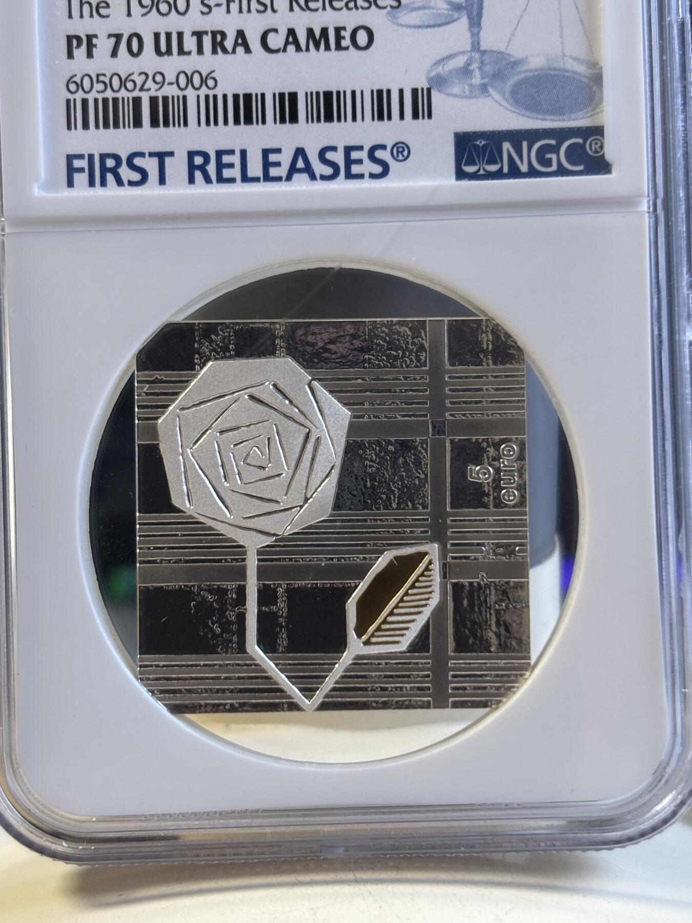 第191期拍卖 获奖拉脱维亚2020年现代主义艺术方形镀金银币NGC-PF70首，925银，26.25克，发行量3000枚，获得2021年度钱币之星最佳艺术币大奖第一枚