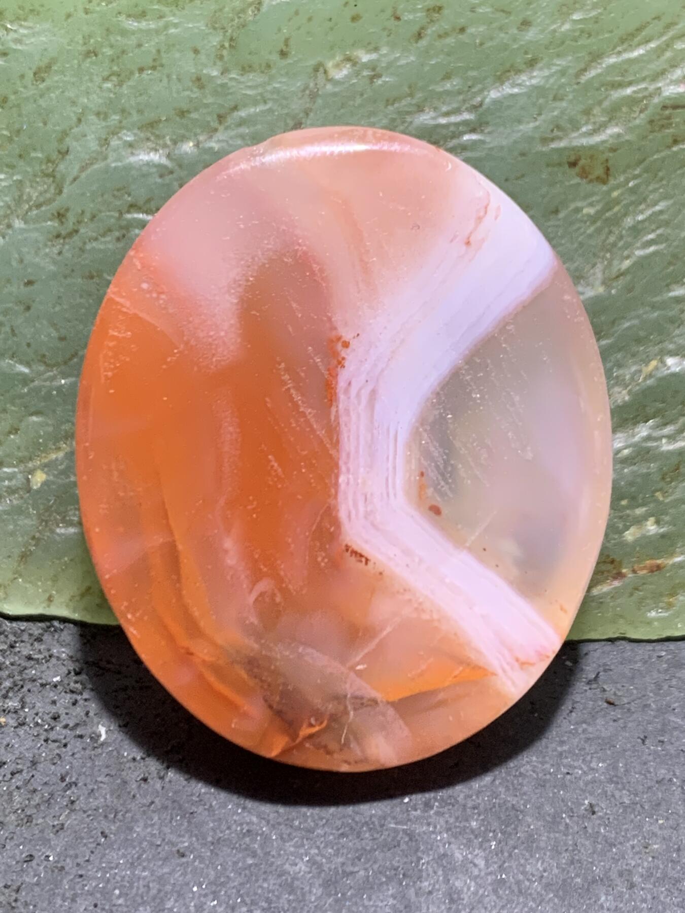 川料红白荔枝冻南红玛瑙雕刻山水意境吊坠一个，