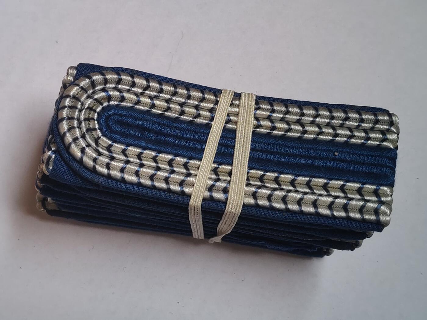 韵星假日军品类拍卖第43期 -- Rimey Holidays Militaria Auction 43 民主德国运输尉官肩章一组，未开封原装状态