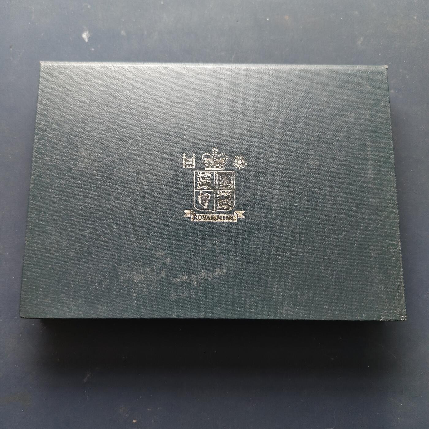 【全场包邮】纯粹捡漏拍509场 【少见】津巴布韦1997年官方精制套币-盒证全-量5500