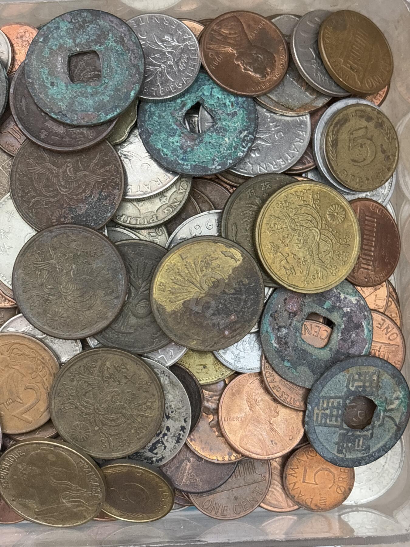 文馨钱币收藏第 295 场，（元宵场）各种银币散币纪念章，长期接代拍业务 各国散币 982 克