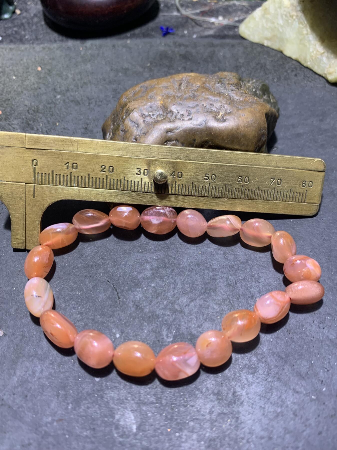 川料樱桃红南红玛瑙随形糖豆单圈手串一条，