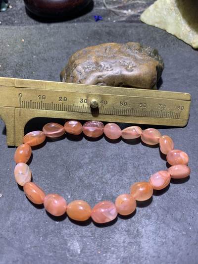 川料樱桃红南红玛瑙随形糖豆单圈手串一条， 川料樱桃红南红玛瑙随形糖豆单圈手串一条，