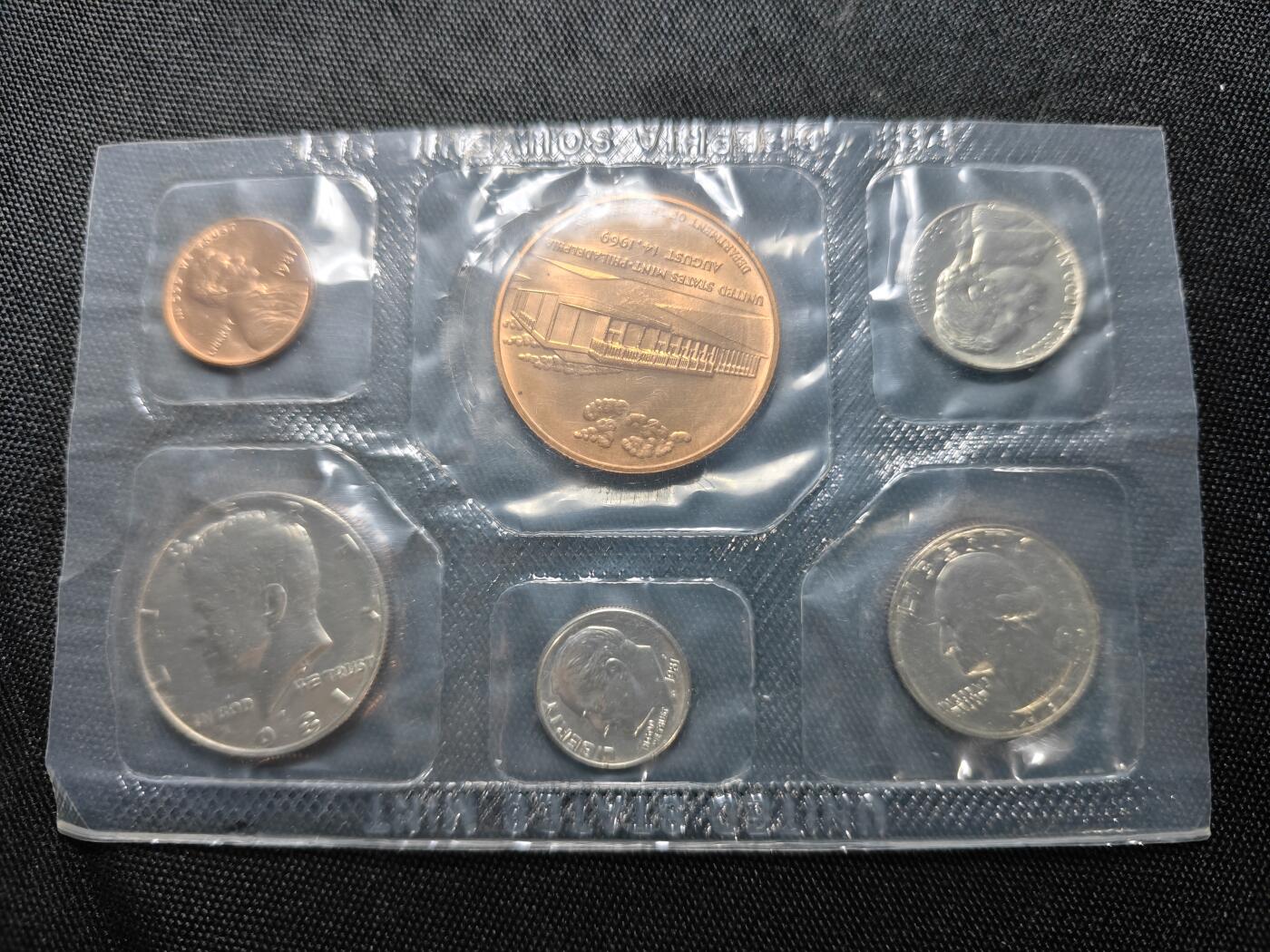 KK钱币收藏小铺   套币 批量/好品散币专场 2月预留时间 周末发货  美国造币厂官方套币 含官方纪念铜章