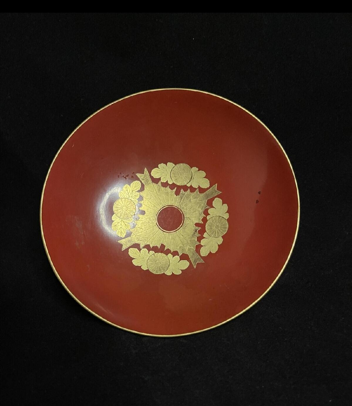 勋章杂货 日本昭和时期，近卫步兵团百年实木堆漆金时 绘内绘盏。漆器重金重银重工绘付难得