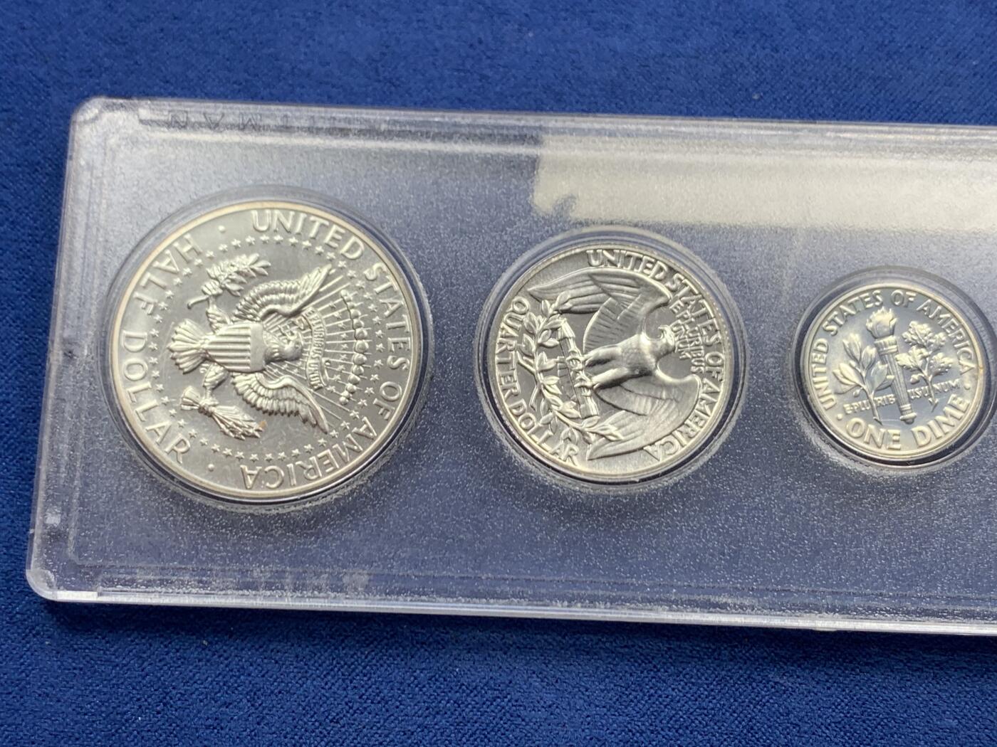 《竞宝斋》第466场 周日，周一 2场连拍 （全场包邮）欢迎送拍 美国1964年精制套币 whitman盒子 含三枚900银银币