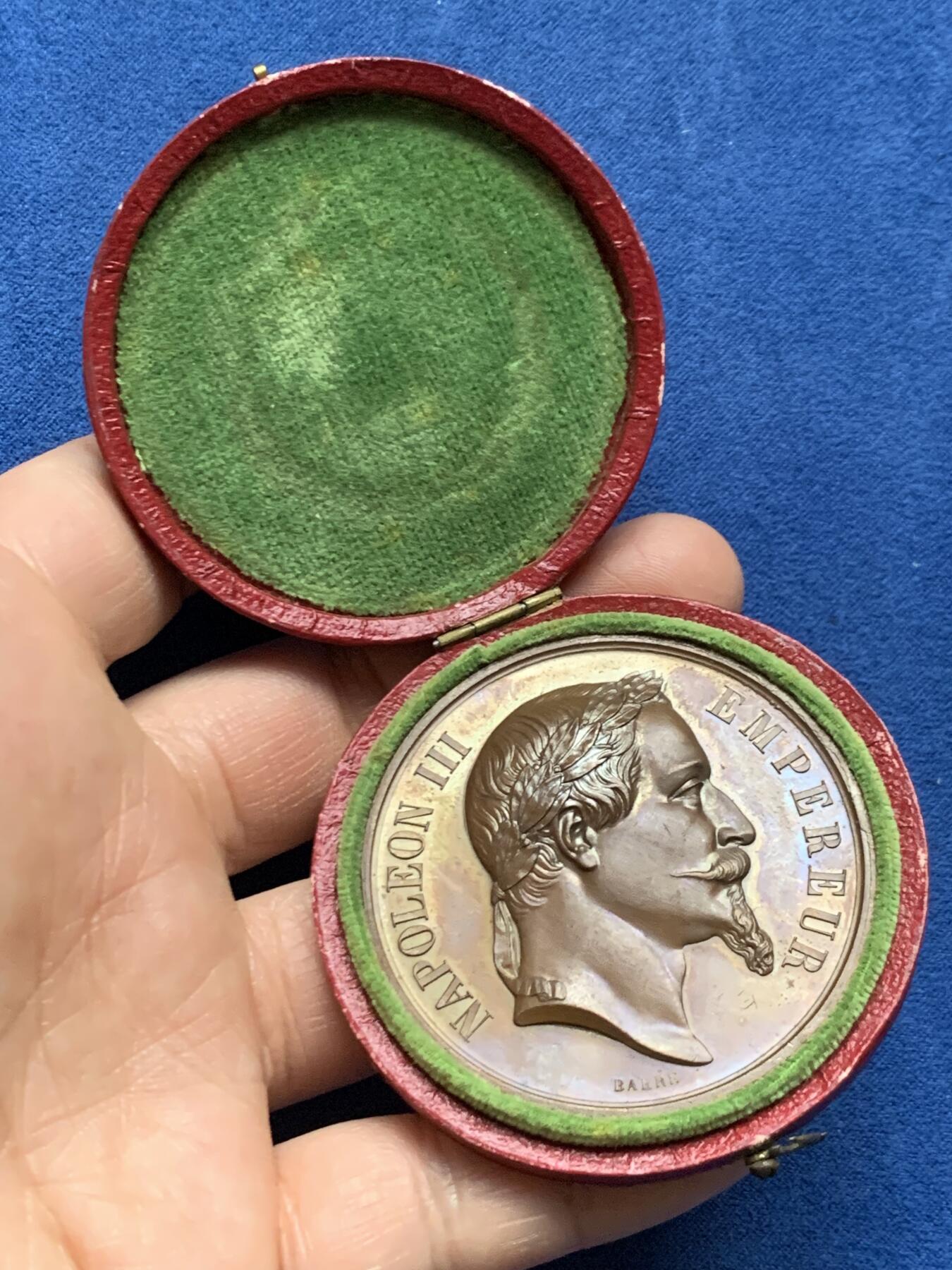 《竞宝斋》第466场 周日，周一 2场连拍 （全场包邮）欢迎送拍 法国拿破仑三世农业铜章 57.1克 50.2mm 带盒