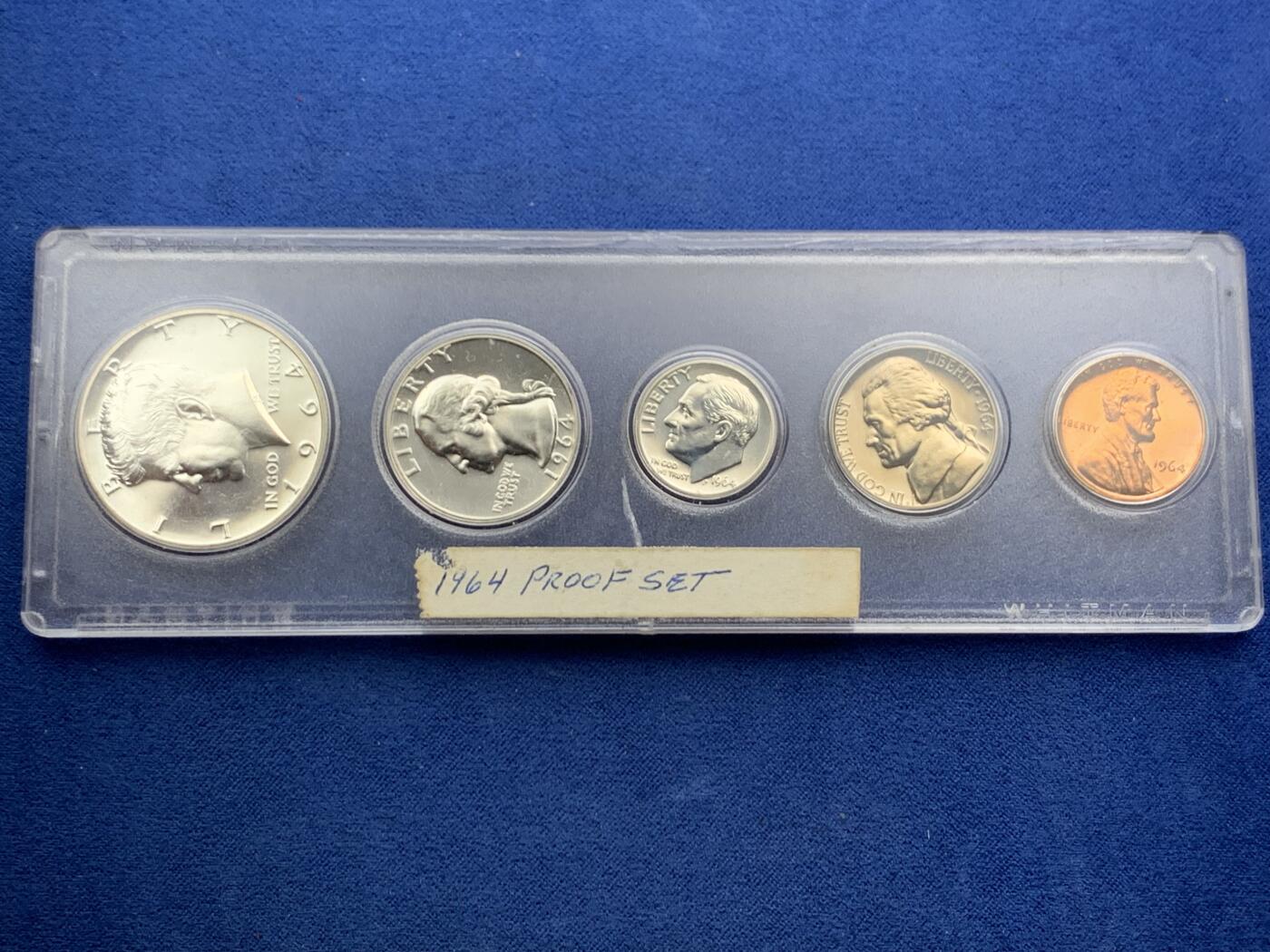 《竞宝斋》第466场 周日，周一 2场连拍 （全场包邮）欢迎送拍 美国1964年精制套币 whitman盒子 含三枚900银银币