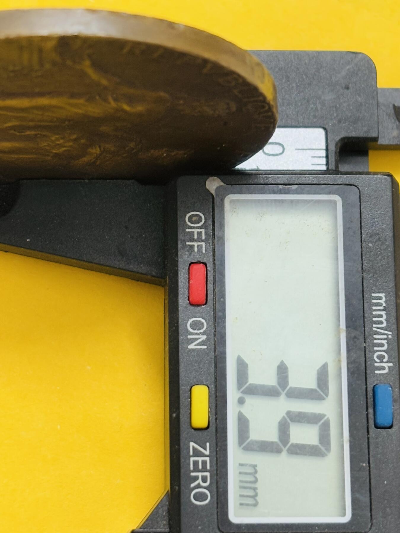 文馨钱币收藏第 295 场，（元宵场）各种银币散币纪念章，长期接代拍业务 约（1880-1900 年） 法兰西第三共和国时期农业协会青铜纪念章，中心铭文为农业协会，底部绥带为科学与劳动，带雕刻师签名缩写 AD （Achille  Dubois ）正面是农夫耕耘场景田野与农舍，其美好寓意是科学引导农业，共和国支持农民劳动创造繁荣，细节看图