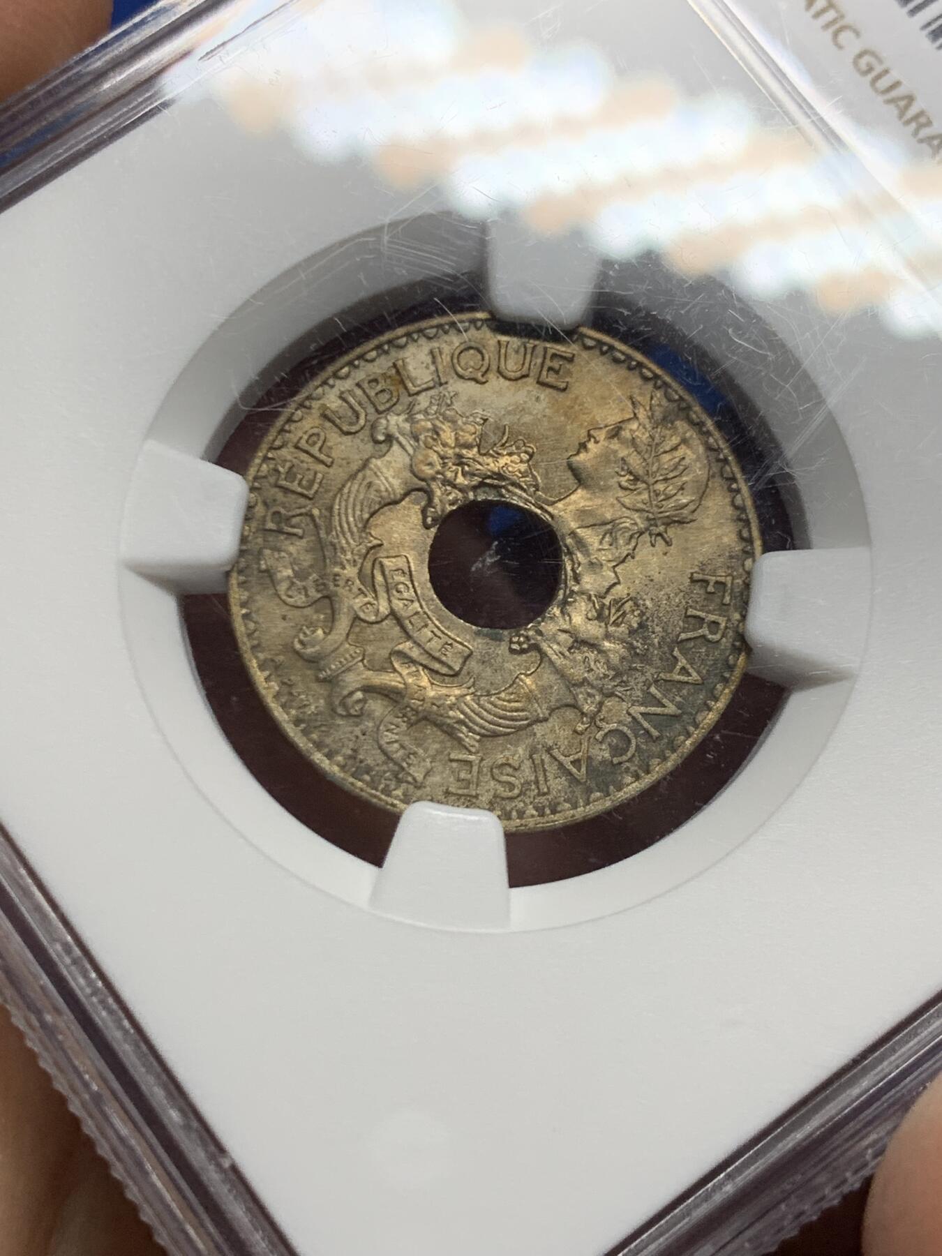 《竞宝斋》第466场 周日，周一 2场连拍 （全场包邮）欢迎送拍 NGC UNC 法属印支1938年中孔5分镍币 图案清晰 性价比高