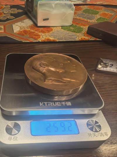 欧洲银章、铜章，大优惠起拍价都是银价计算 1878年西班牙阿方索十二世与玛丽亚·梅塞德斯婚礼纪念铜章 259.2克这是一枚为纪念西班牙国王阿方索十二世