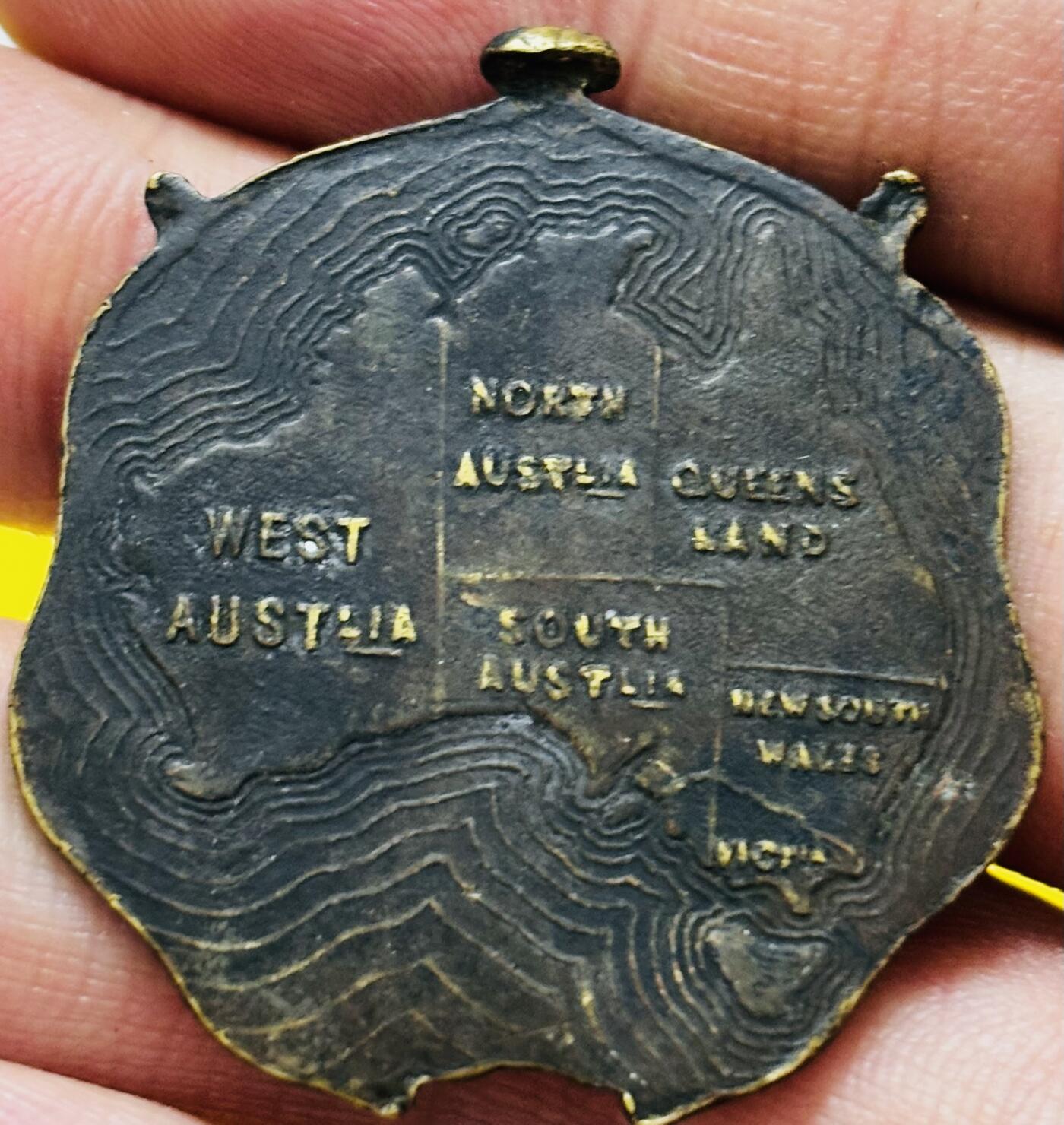 文馨钱币收藏第 295 场，（元宵场）各种银币散币纪念章，长期接代拍业务 1888 年澳大利亚开埠百年纪念章，中心人物库克船长海军军服侧面肖像，主题是纪念库克船长 1770 年发现澳大利亚东海岸一百周年，详情看图