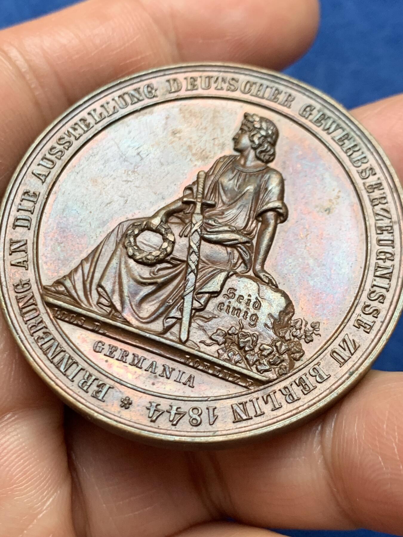 《竞宝斋》第466场 周日，周一 2场连拍 （全场包邮）欢迎送拍 德国1844年柏林机械工业展览纪念铜章 小火车清晰 51.6克 44.5mm