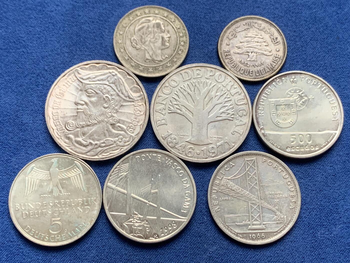 《竞宝斋》第466场 周日，周一 2场连拍 （全场包邮）欢迎送拍 八枚一组 外国银币 细节见图 总重约98.2克