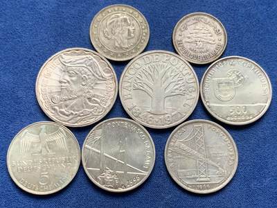 《竞宝斋》第466场 周日，周一 2场连拍 （全场包邮）欢迎送拍 - 八枚一组 外国银币 细节见图 总重约98.2克