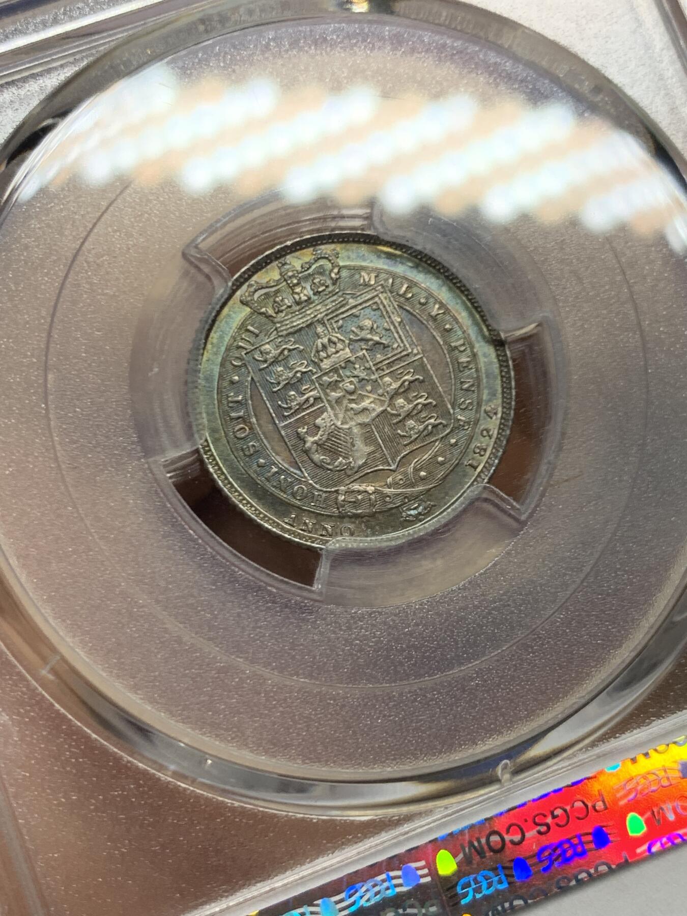 《竞宝斋》第466场 周日，周一 2场连拍 （全场包邮）欢迎送拍 PCGS MS63 英国1824年乔治四世6便士银币  较少见的盾徽版本 五彩欧洲包浆 实物很美