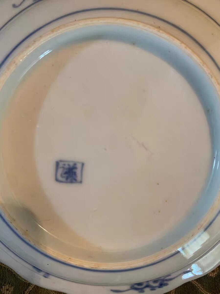 欧洲铜章和回流杂项第一场 日本明治至大正时期“谦”字款青花山水花口盘 这是一套8件**日本明治至大正时期（约清末民初）**的青花山水花口盘，属于日本有田烧（伊万里瓷）的范畴，由名为“谦”的工匠或窑口制作。