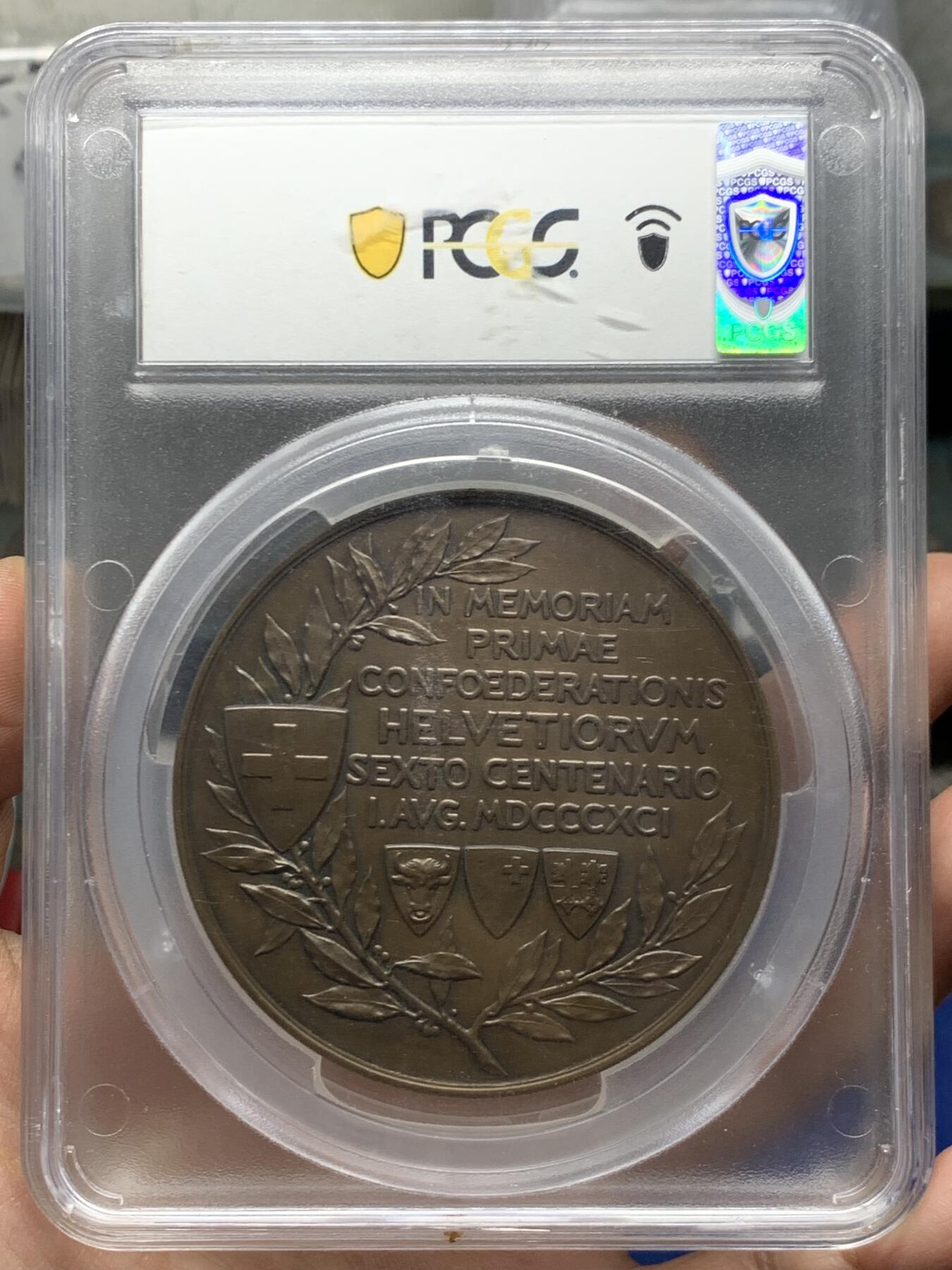 《竞宝斋》第466场 周日，周一 2场连拍 （全场包邮）欢迎送拍 PCGS SP63 亚军分 瑞士1891联邦600周年清凉女神大铜章，68mm大尺寸，151g，手感厚重。背生双翼的飞天女神翱翔于瑞士群山，手持火炬与橄榄枝，画面生动美好。收藏级大规格清凉章，更高仅1枚，加大加厚盒