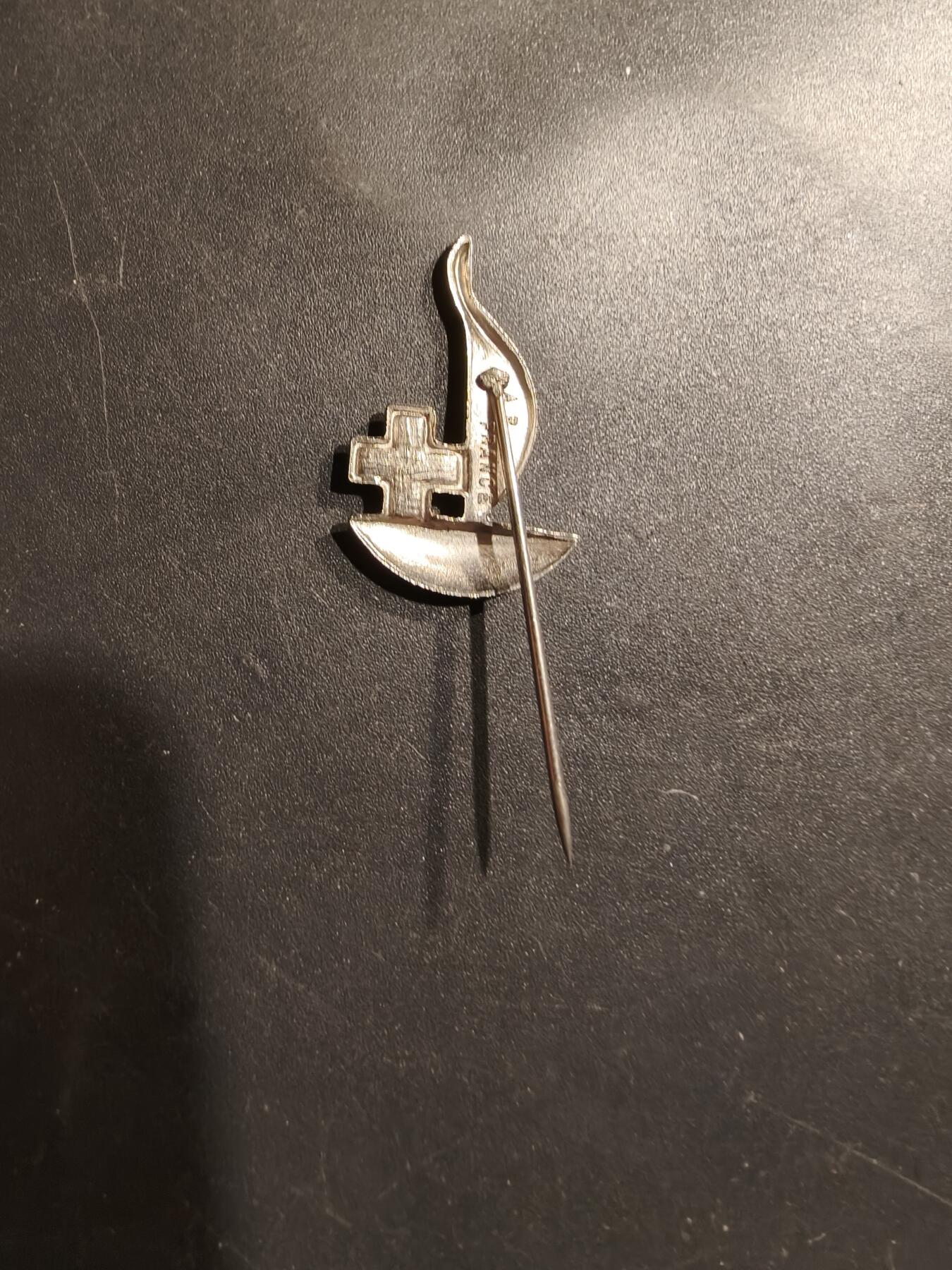 老王徽章第185期 法国红十字会针插