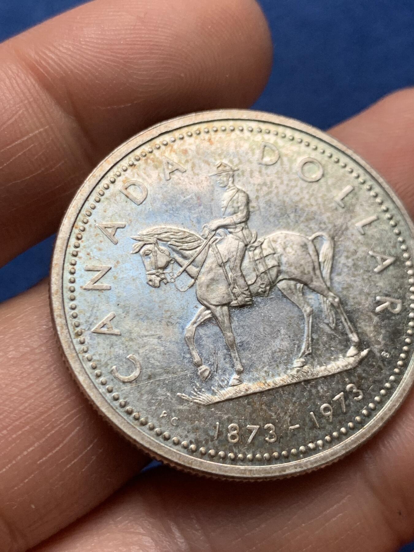 《竞宝斋》第466场 周日，周一 2场连拍 （全场包邮）欢迎送拍 加拿大1973年皇家骑警成立100周年纪念银币