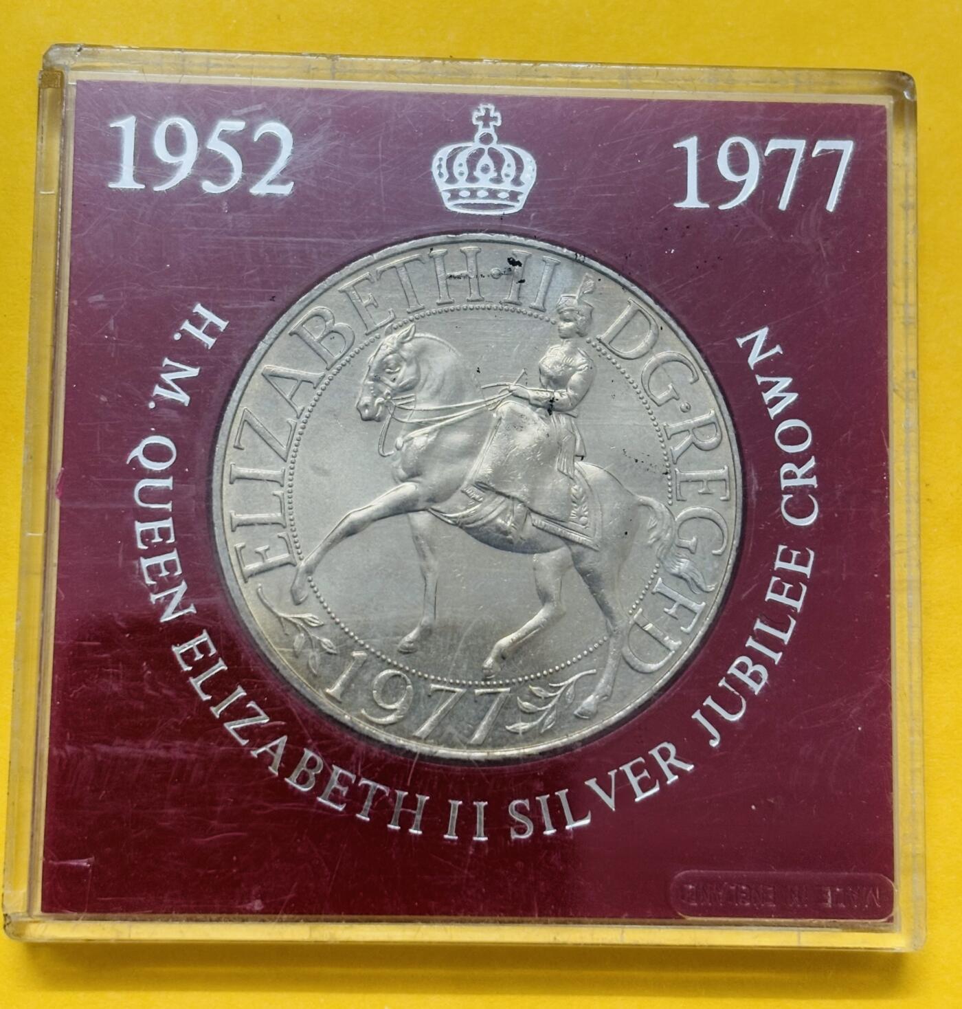 文馨钱币收藏第 295 场，（元宵场）各种银币散币纪念章，长期接代拍业务 原光带证 1977 年英国女王登基 25 周年克朗纪念币