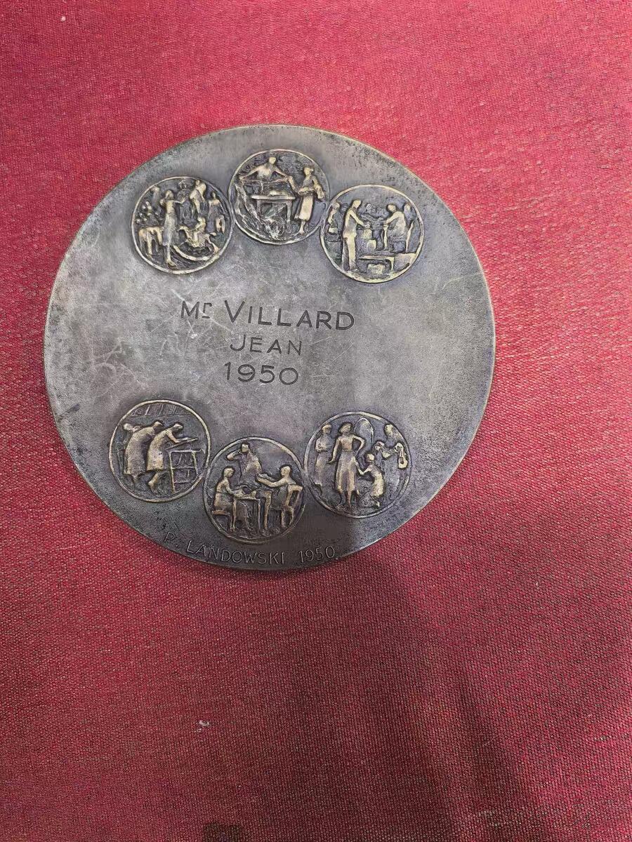 欧洲铜章和回流杂项第一场 欧洲铜章 铜章深度解析：法国全国多种商业企业联合会纪念章 这枚铜章是法国著名雕塑家 Paul Landowski（保罗·朗多夫斯基，1875-1961） 于1950年创作的作品，属于法国全国多种商业企业联合会