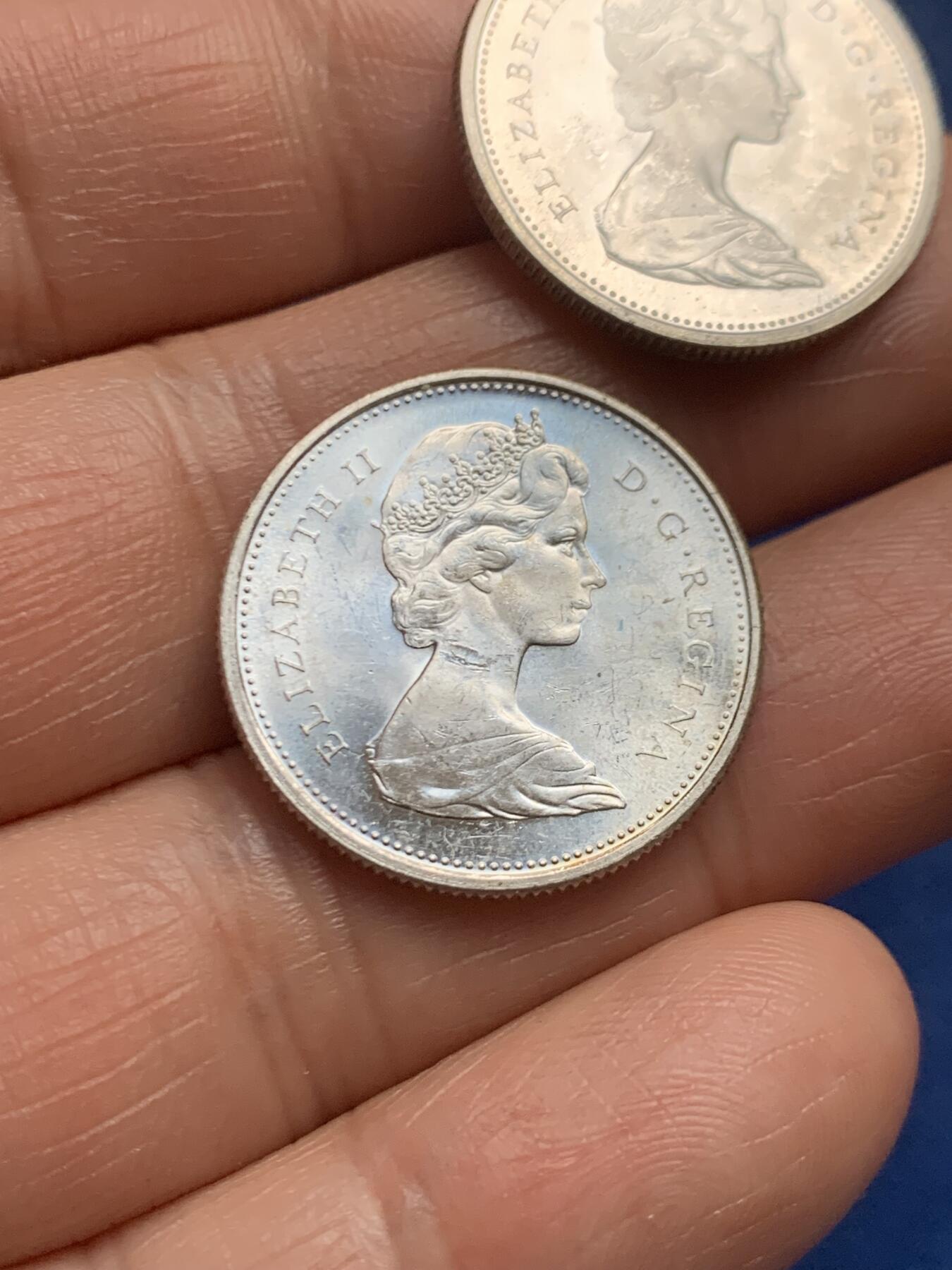 《竞宝斋》第466场 周日，周一 2场连拍 （全场包邮）欢迎送拍 两枚一组 加拿大1967年建国百年纪念25分银币 正面伊丽莎白二世女王 背面猞猁 总重11.9克