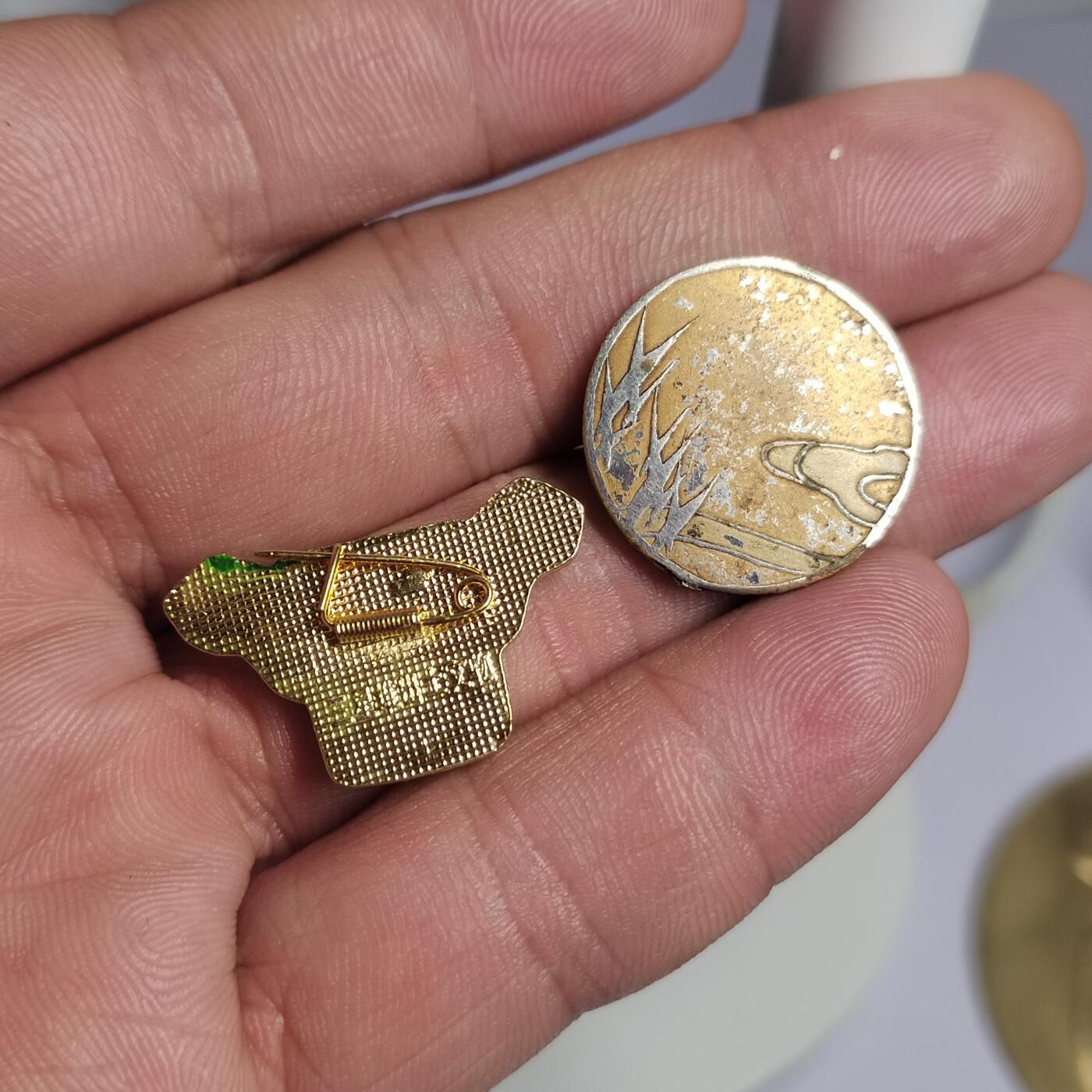 PCAI钱币  2-766  证章纪念章小专场 二个小章