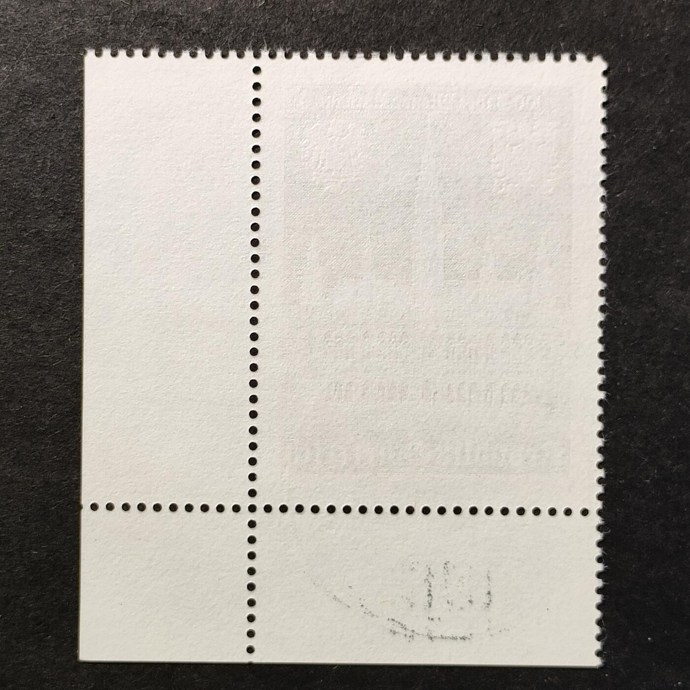 ↓君缘收藏751期☞钱币邮品↓无佣金、可寄存、满30元包邮  奥地利邮票，1983年维也纳市政厅建成100周年·新旧市徽雕刻版1全