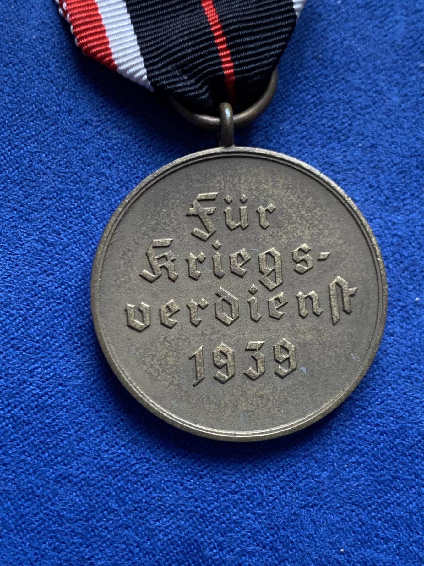 《竞宝斋》第466场 周日，周一 2场连拍 （全场包邮）欢迎送拍 德国1939年战功十字奖章，好品超长绶带，总重约17.2克