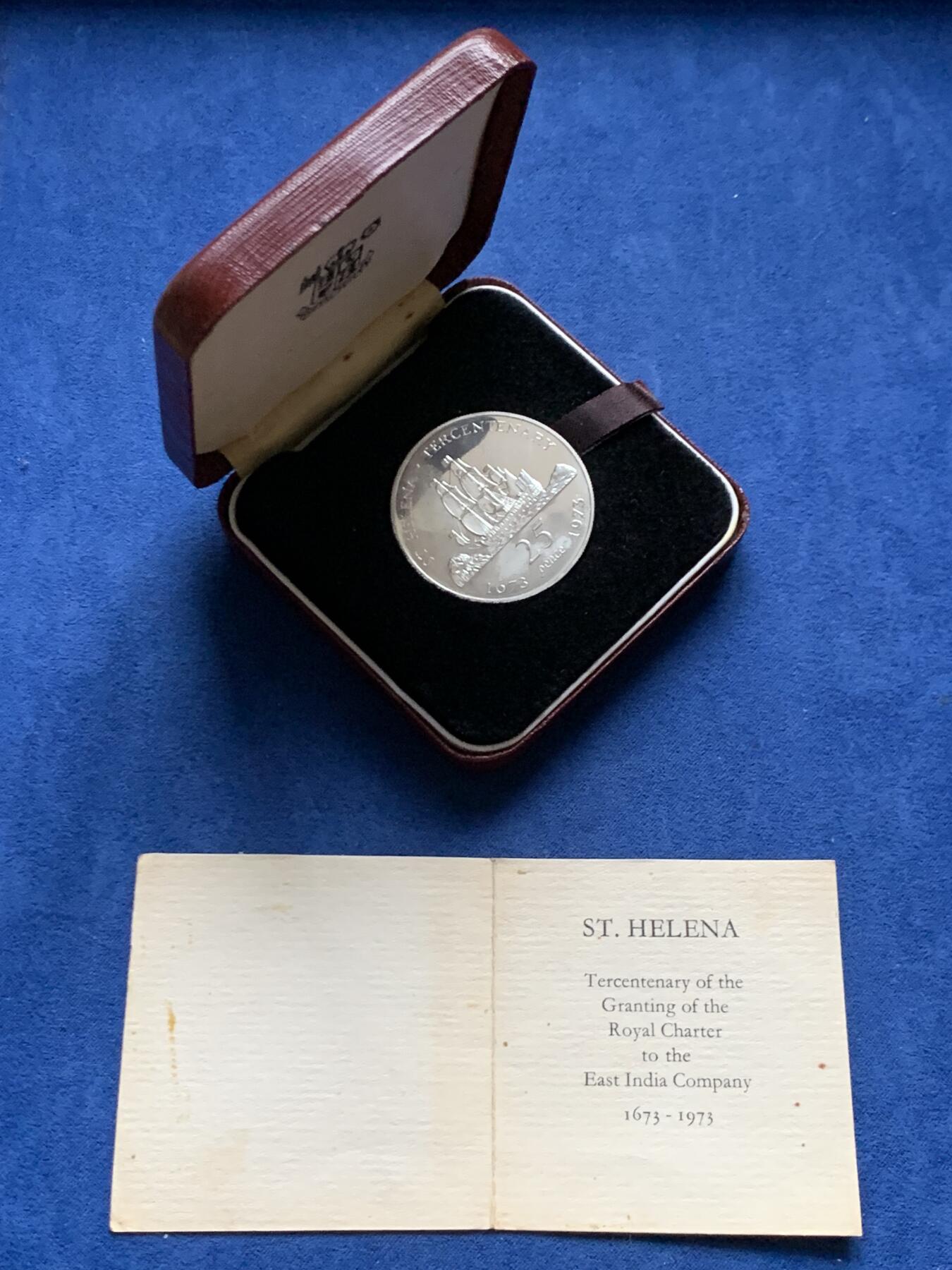 《竞宝斋》第466场 周日，周一 2场连拍 （全场包邮）欢迎送拍 圣赫勒拿1973年恢复统治300周年大银币 28.4g 925银 带盒证