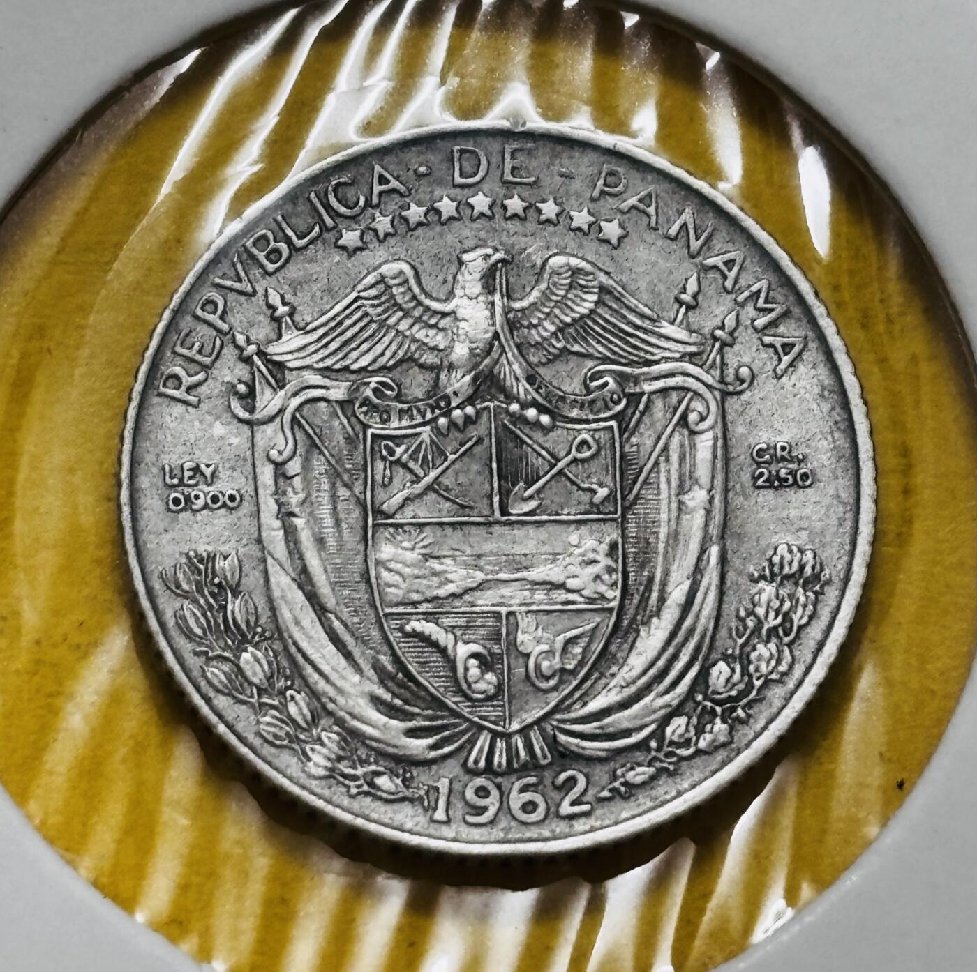 文馨钱币收藏第 295 场，（元宵场）各种银币散币纪念章，长期接代拍业务 极美品 1962 年巴拿马 1/4 巴波亚银币 6.25 克 900 银，独年份