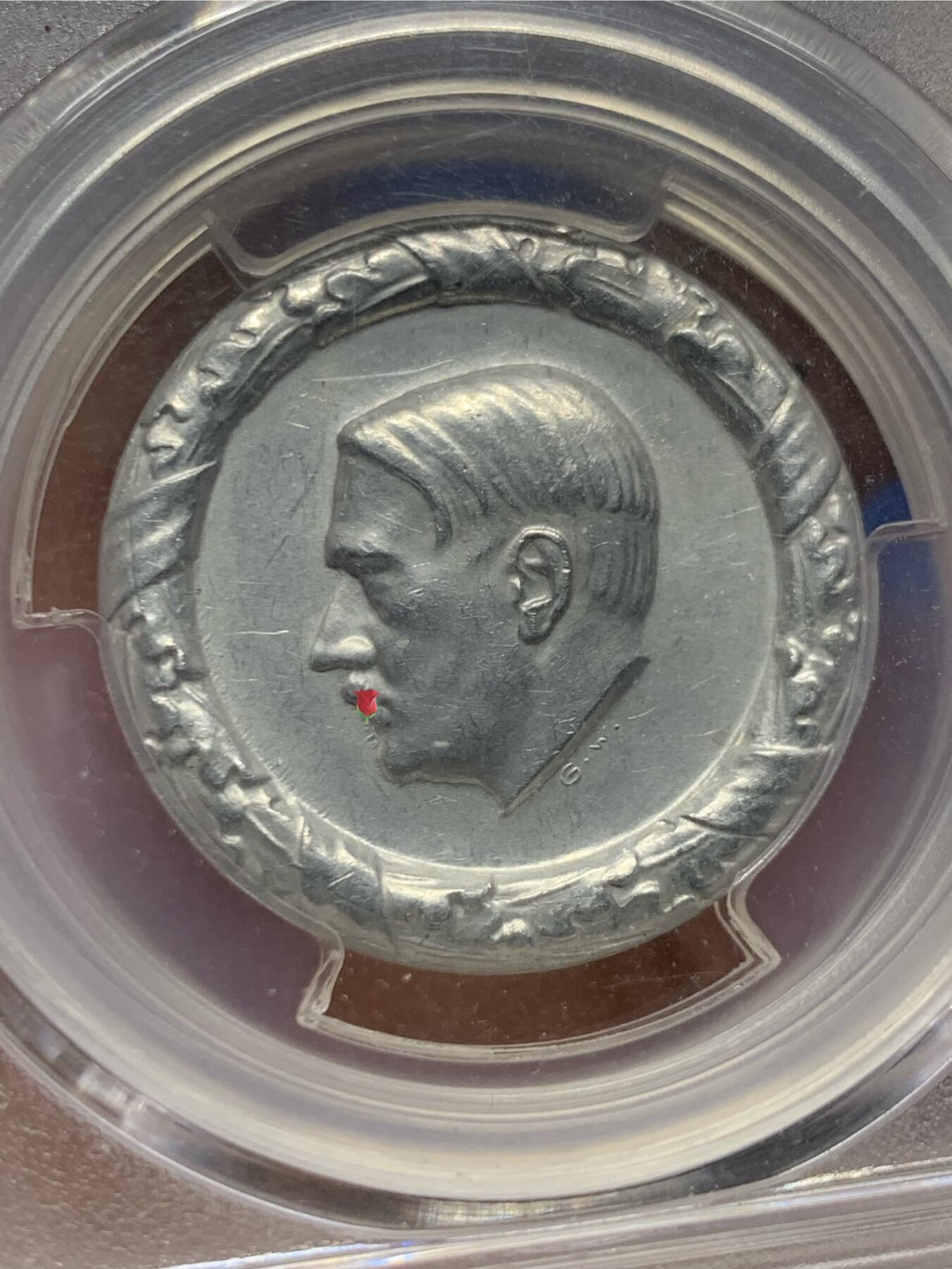 《竞宝斋》第466场 周日，周一 2场连拍 （全场包邮）欢迎送拍 PCGS SP62 德国帝国1936年美术落榜生铝制胸章（加厚盒子封装），章牌目录编号C-216。