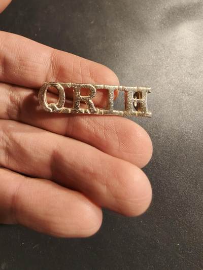 老王徽章第185期 - 英国女王皇家爱尔兰骠骑兵团肩章    女王早期