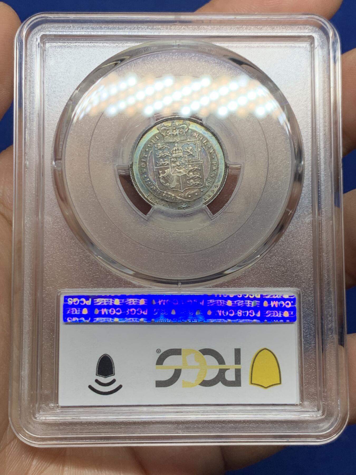 《竞宝斋》第466场 周日，周一 2场连拍 （全场包邮）欢迎送拍 PCGS MS63 英国1824年乔治四世6便士银币  较少见的盾徽版本 五彩欧洲包浆 实物很美