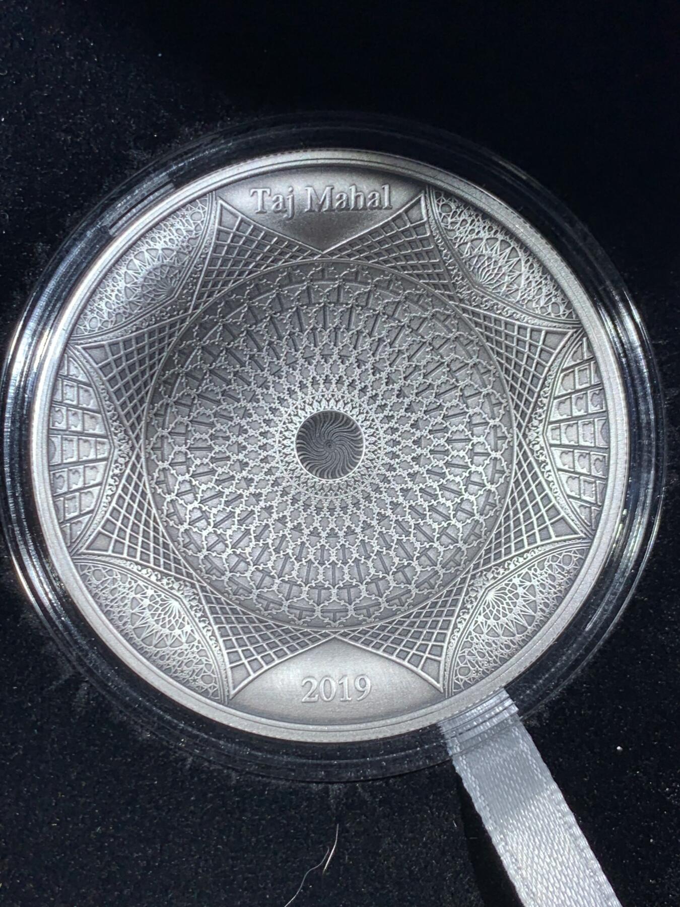 《竞宝斋》第466场 周日，周一 2场连拍 （全场包邮）欢迎送拍 所罗门群岛2019年10元四层堆叠仿古银币 印度泰姬陵穹顶 100克999银 发行量：999 盒证全