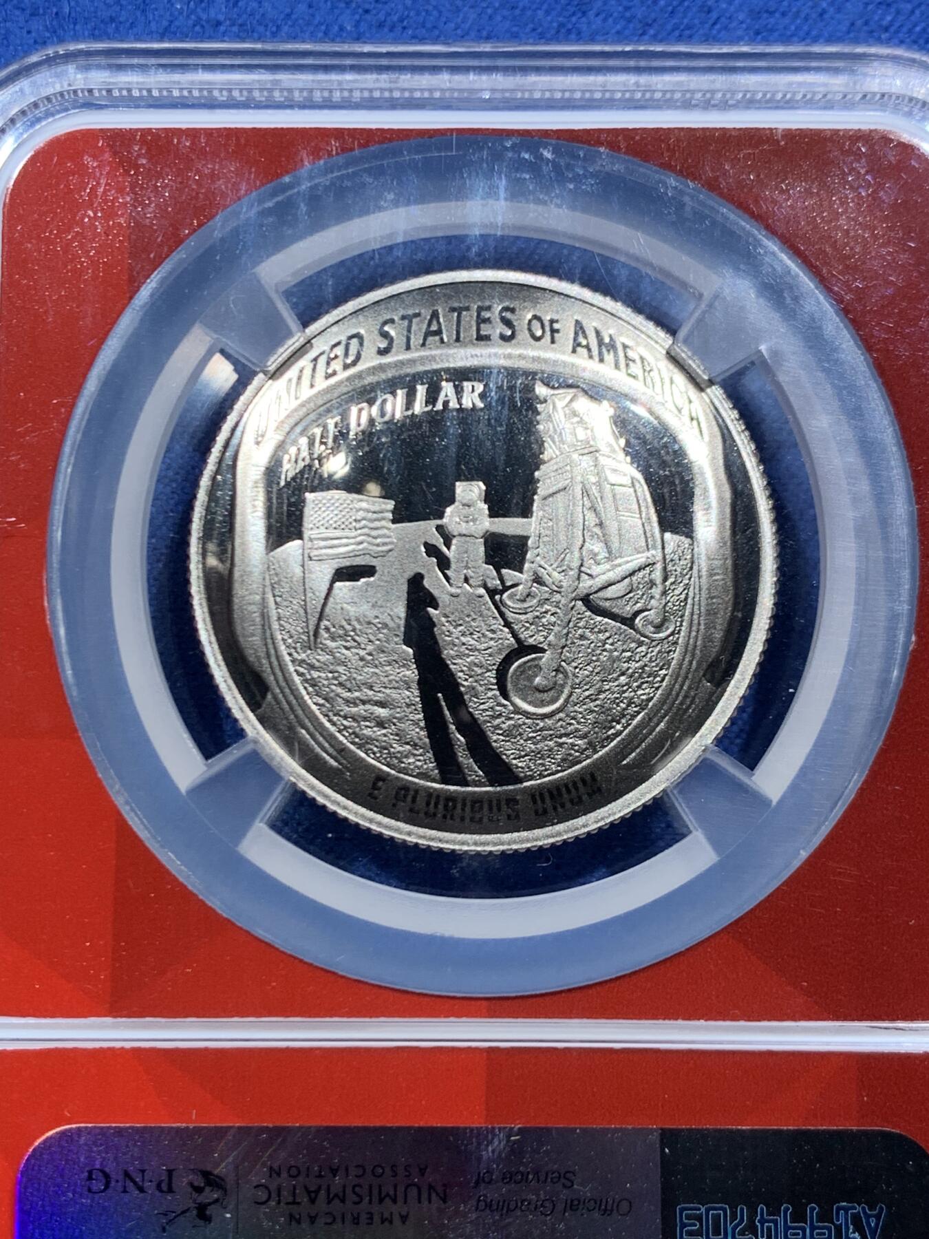 《竞宝斋》第466场 周日，周一 2场连拍 （全场包邮）欢迎送拍 NGC PF70UC 美国 2019年 阿波罗11号登月50周年 50美分 纪念币 很有意思的曲面币 少见EDC(everyday coin) 红色内芯