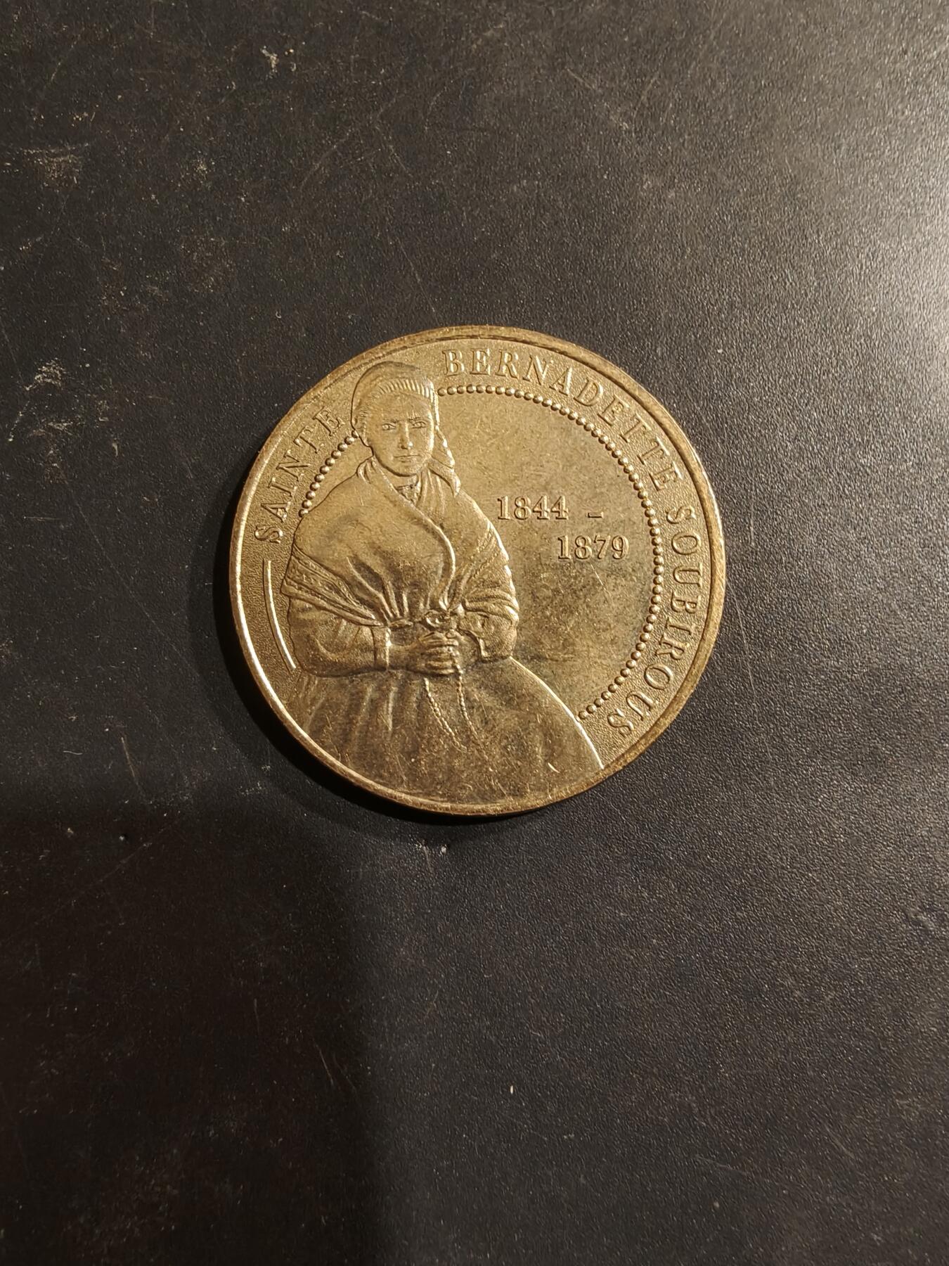 老王徽章第185期 法国天主教会圣母纪念章