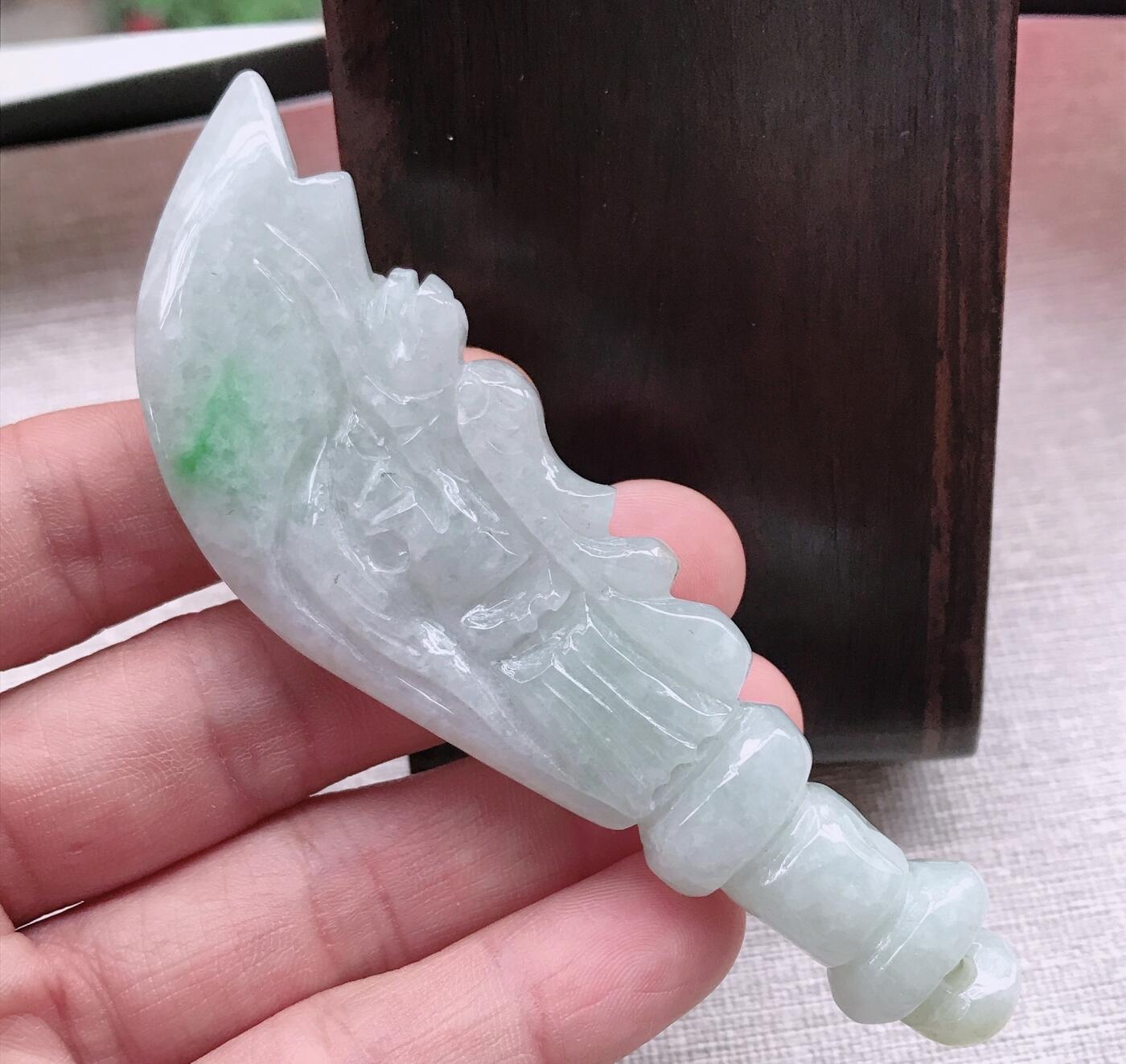 缅甸天然翡翠A货飘绿大刀 屠龙刀手把件