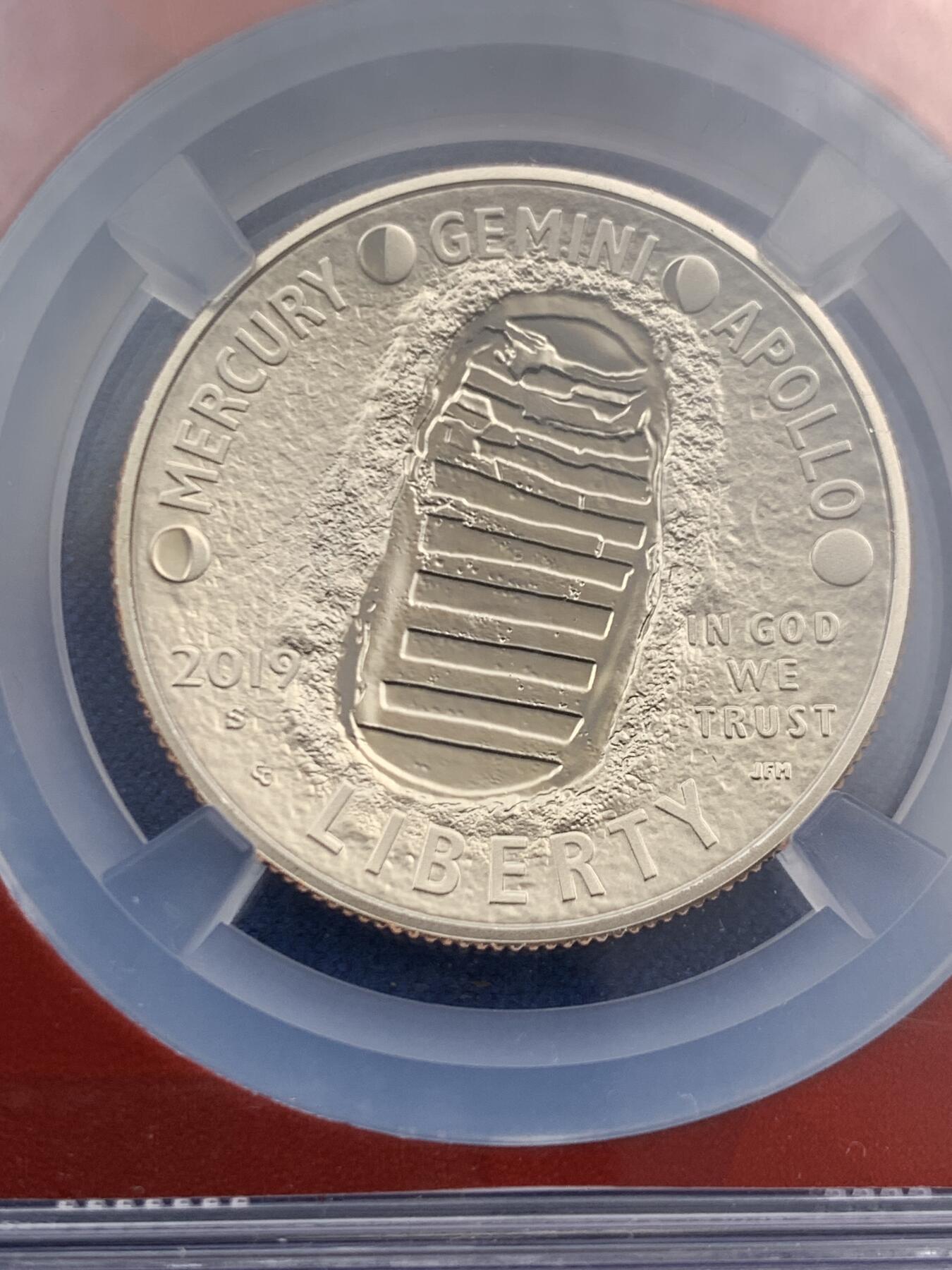 《竞宝斋》第466场 周日，周一 2场连拍 （全场包邮）欢迎送拍 NGC PF70UC 美国 2019年 阿波罗11号登月50周年 50美分 纪念币 很有意思的曲面币 少见EDC(everyday coin) 红色内芯