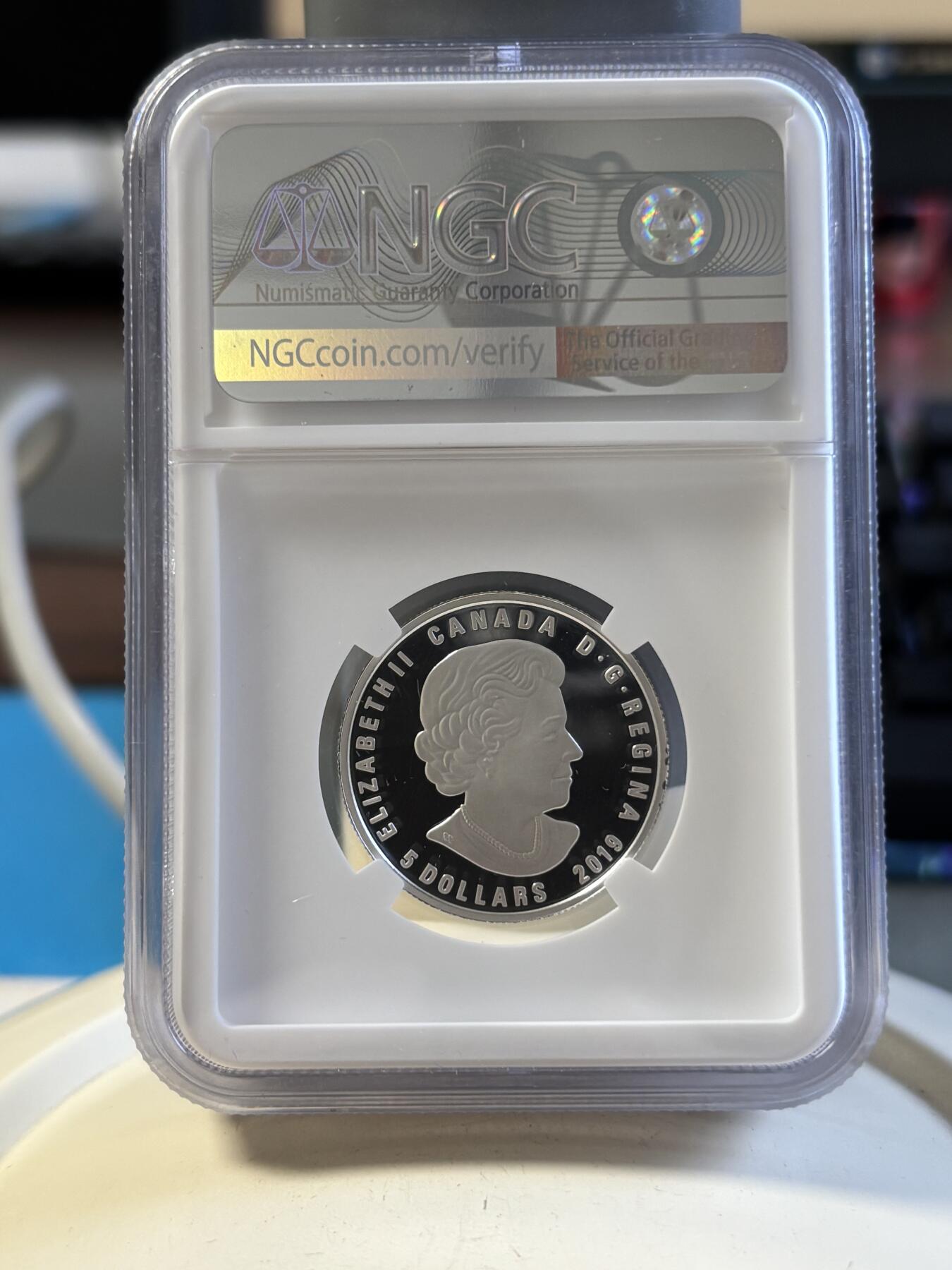 第192期拍卖 加拿大2019年十二星座白羊座镶水晶彩银币NGC-PF70，9999银，7.96克，发行4000枚