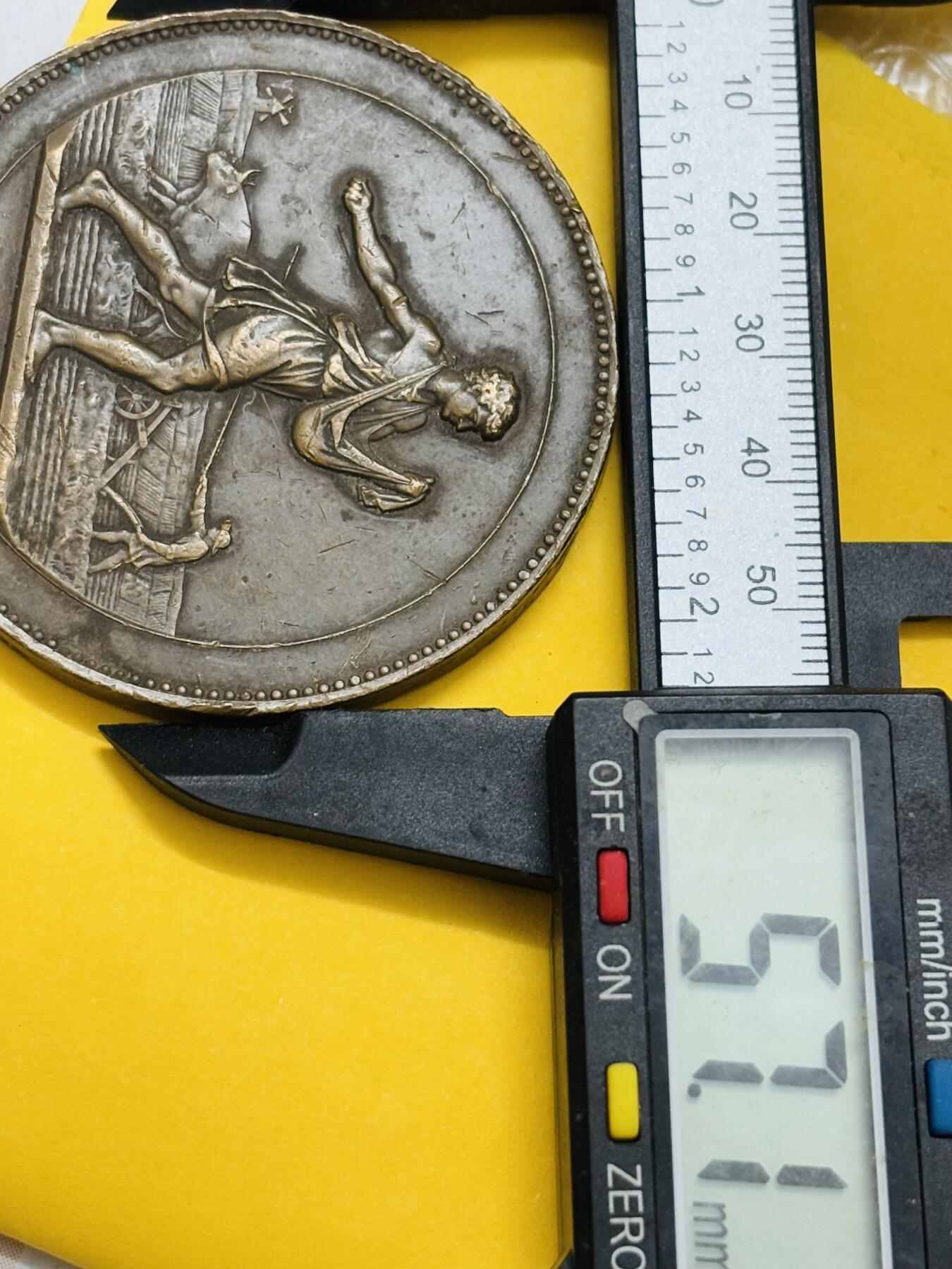 文馨钱币收藏第 295 场，（元宵场）各种银币散币纪念章，长期接代拍业务 约 1880-1900 年法国第三共和国时期硫酸铵公司大型纪念章，历史背景化学农业革命，科学种田，由法国著名雕刻师朱尓拉格朗日，他的作品收藏价格比较高，播种者形象源自于希腊罗马艺术，赋予农业劳动崇高感，细节看图