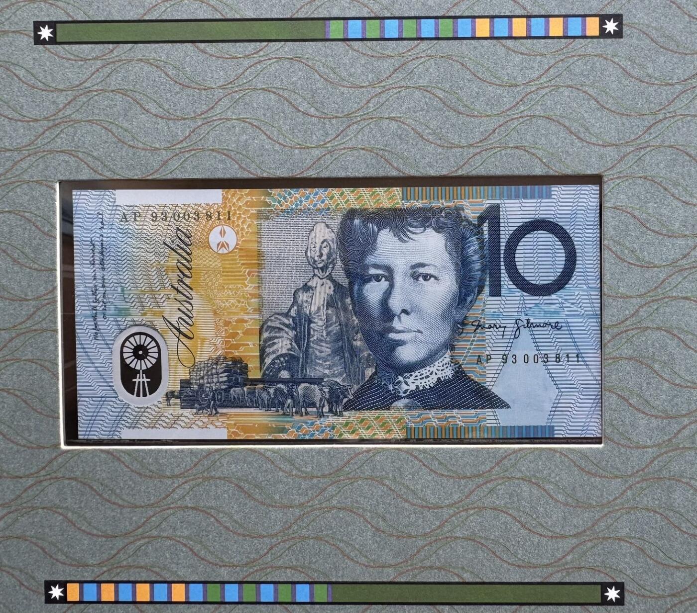 2026第4场（总第231期）：精品测试钞、外钞综合场  黑字版/AP93冠 澳大利亚“联邦第一枚邮票和纸币发行80周年”10元塑料纪念钞册装UNC（第3811号）