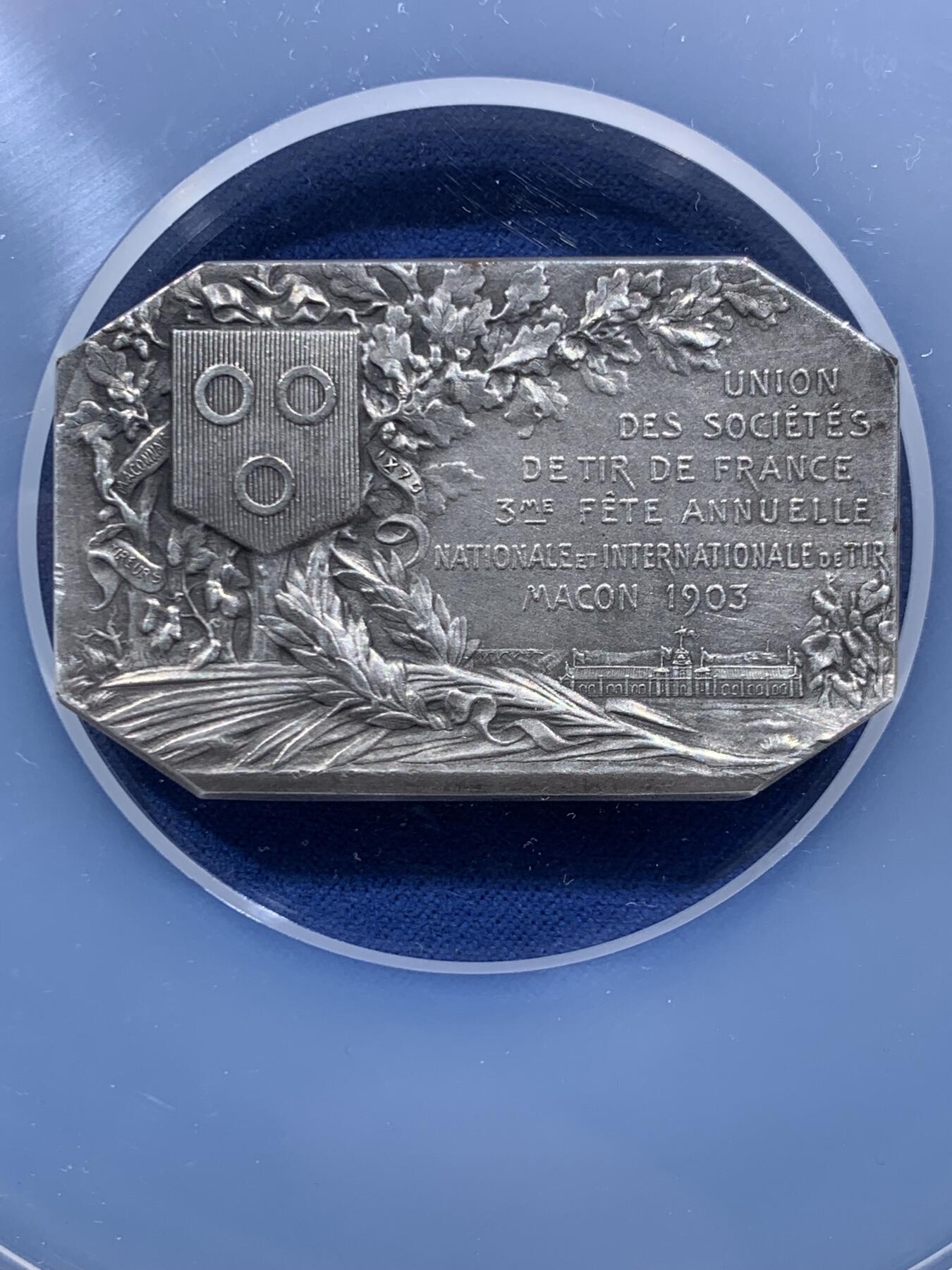 《竞宝斋》第466场 周日，周一 2场连拍 （全场包邮）欢迎送拍 NGC MS63 法国1903马孔射击节清凉银章 49*32mm 高分 首见品 加大盒