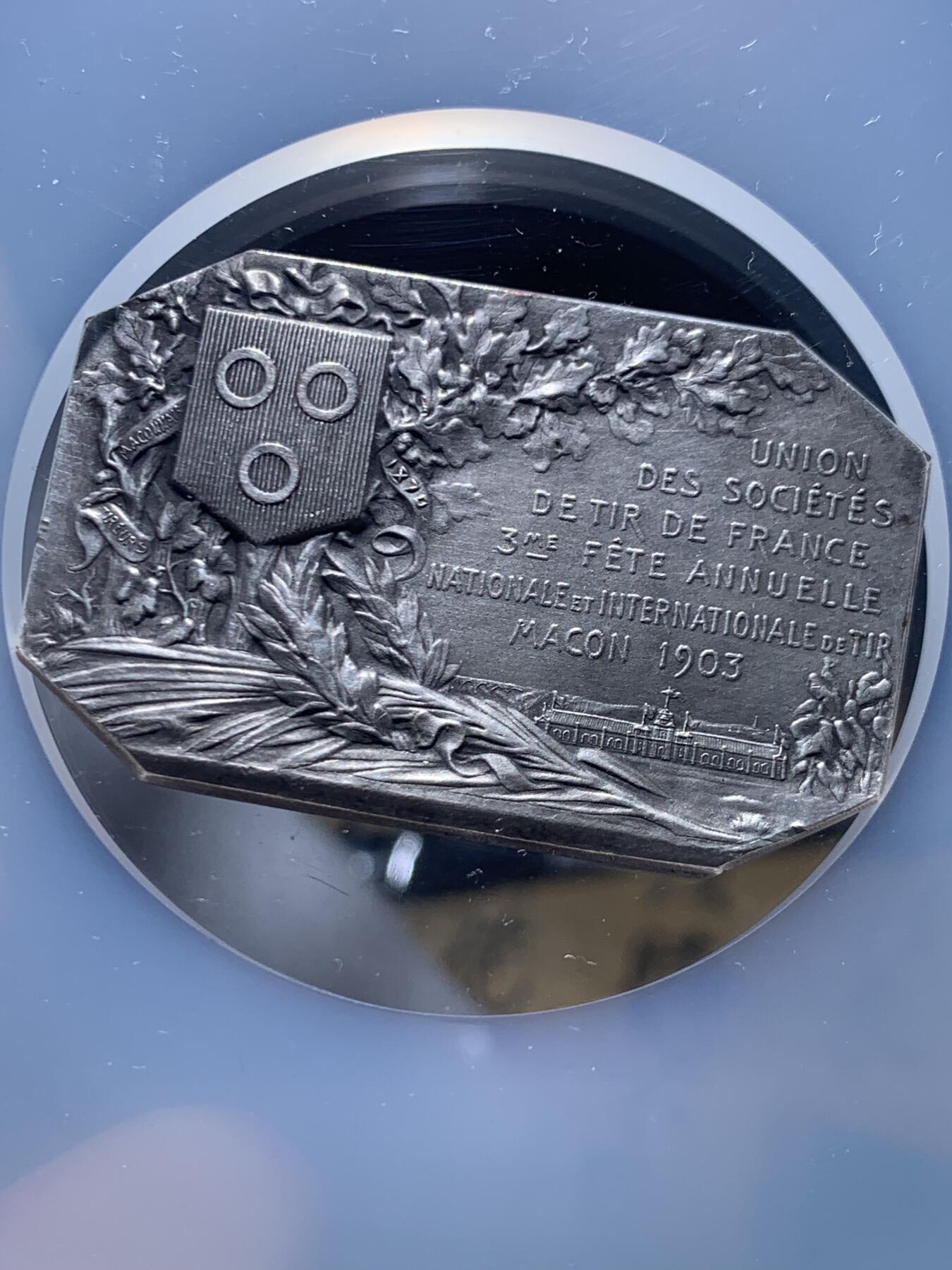 《竞宝斋》第466场 周日，周一 2场连拍 （全场包邮）欢迎送拍 NGC MS63 法国1903马孔射击节清凉银章 49*32mm 高分 首见品 加大盒