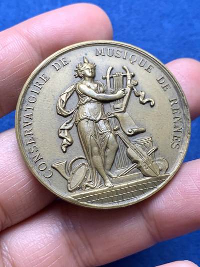 《竞宝斋》第466场 周日，周一 2场连拍 （全场包邮）欢迎送拍 - 法国雷恩市音乐节铜章 34.7克 42.3mm 三角边铭