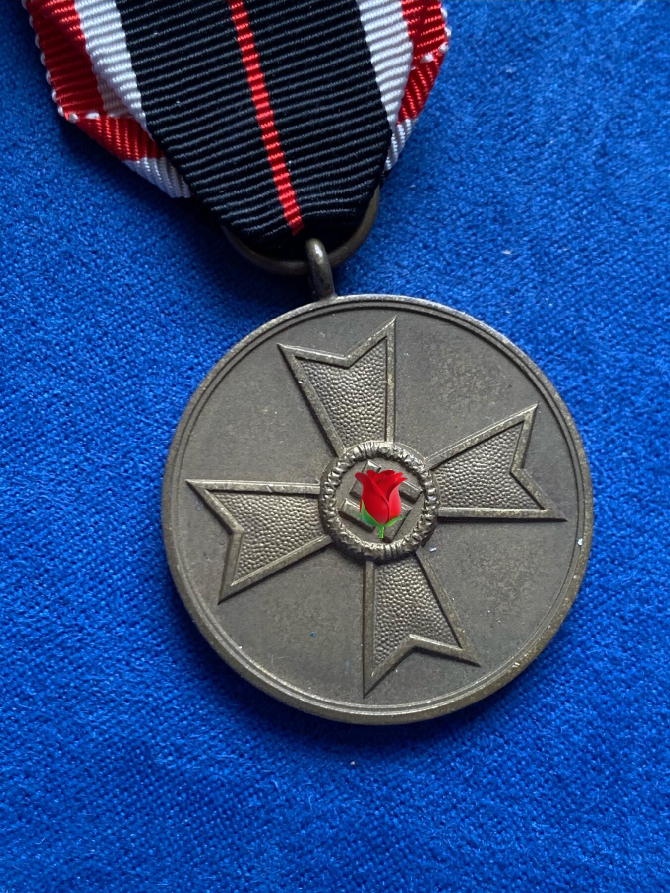 《竞宝斋》第466场 周日，周一 2场连拍 （全场包邮）欢迎送拍 德国1939年战功十字奖章，好品超长绶带，总重约17.2克