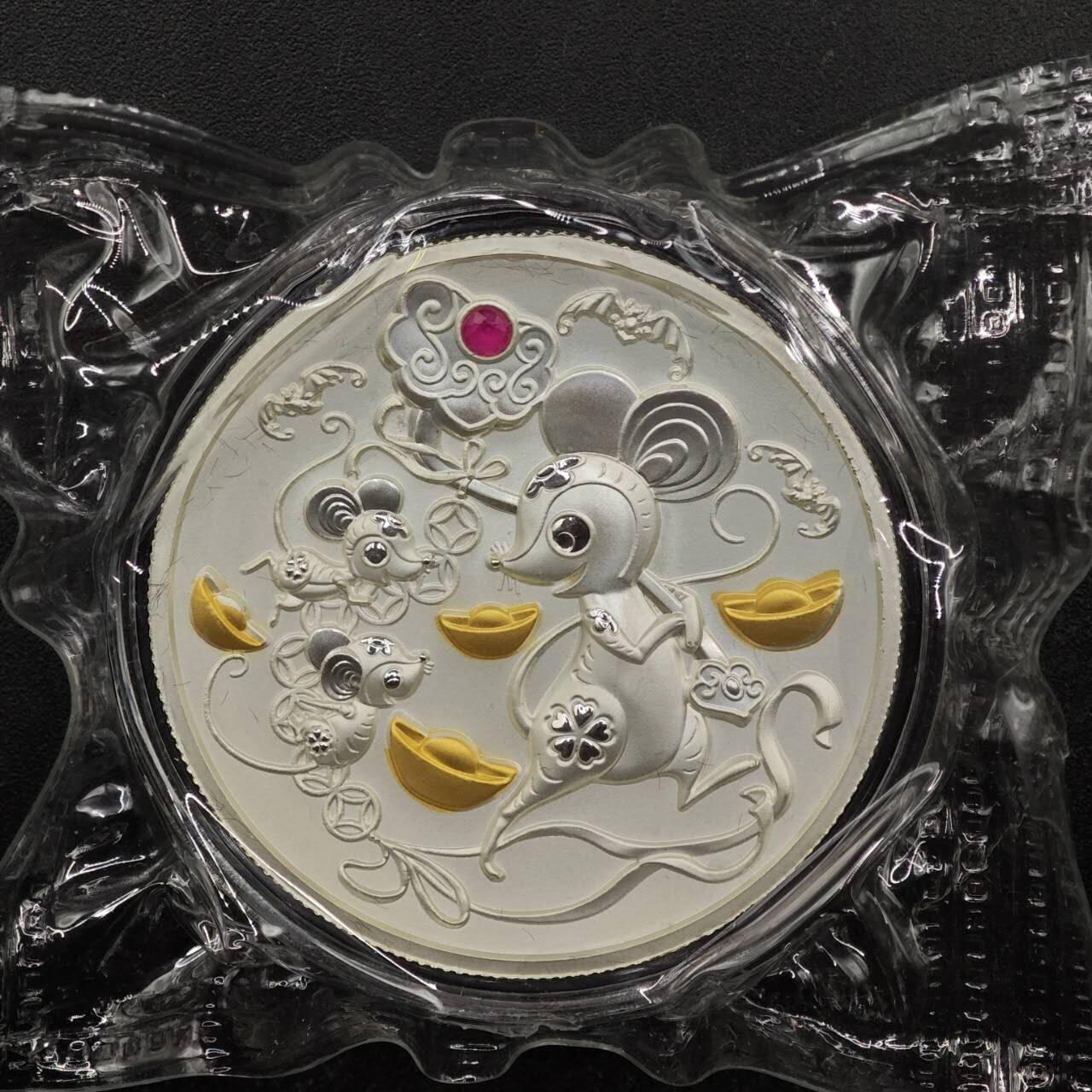 【淘币小摊】实时拍第八百七十三拍   银币套币场    每周一统一发货 斐济2020年2元部分镀金镶红宝石精制银币 鼠你有钱 1盎司999银 发行量：5000 盒证全