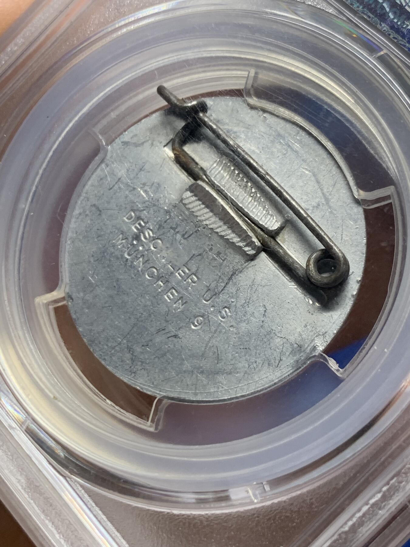 《竞宝斋》第466场 周日，周一 2场连拍 （全场包邮）欢迎送拍 PCGS SP62 德国帝国1936年美术落榜生铝制胸章（加厚盒子封装），章牌目录编号C-216。